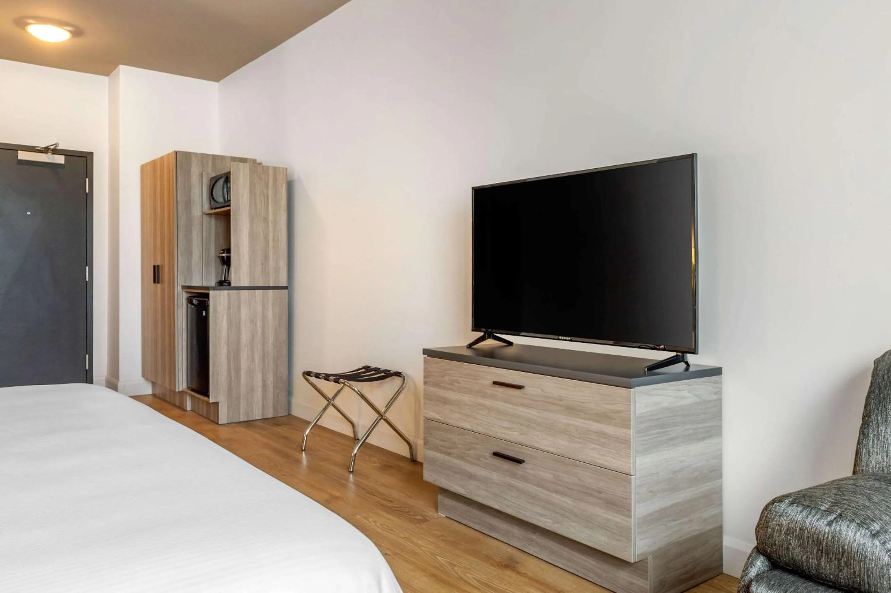 Photo of the whole room, Bed in Rodeway Inn