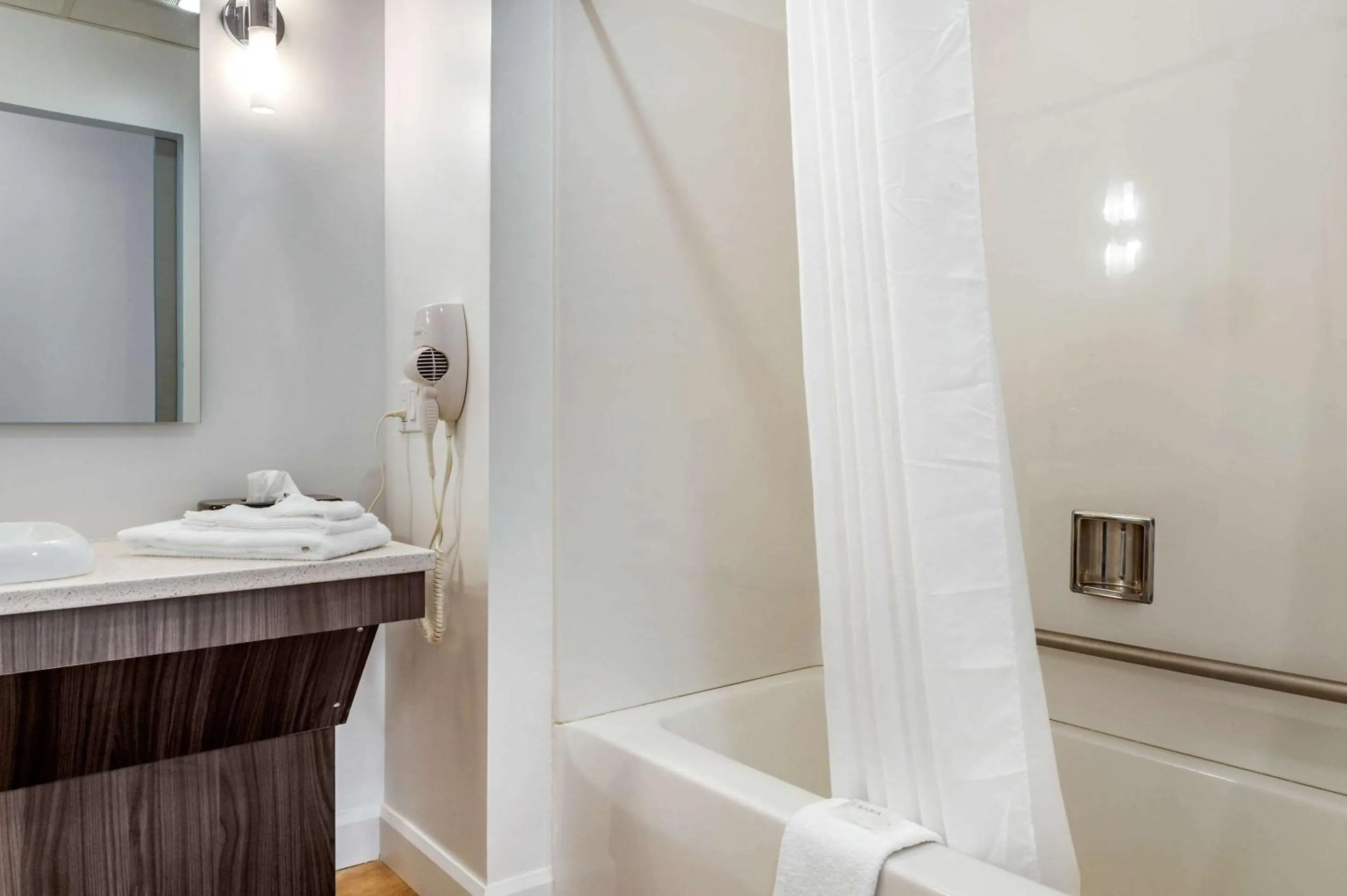 Bathroom in Rodeway Inn