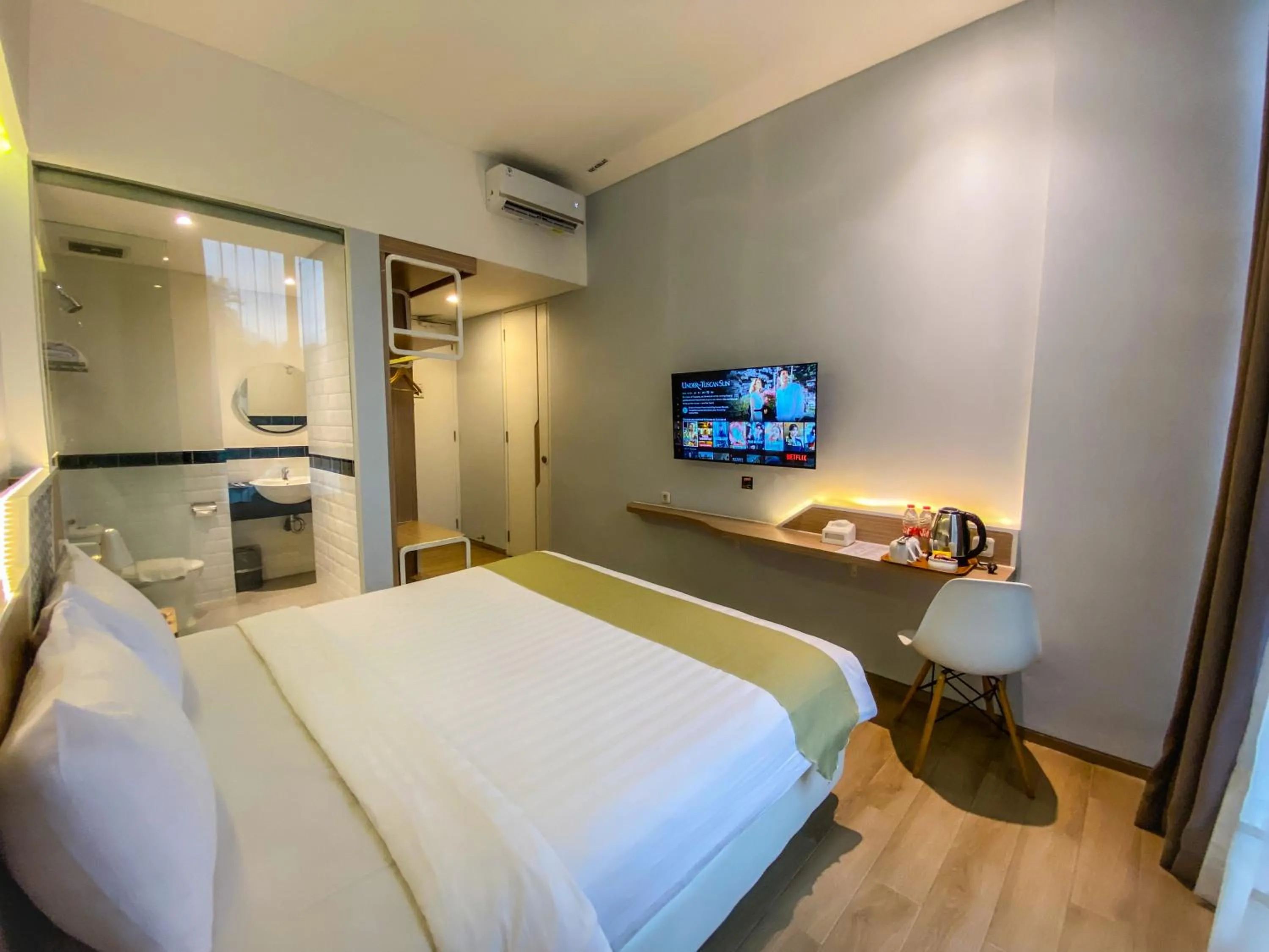 Bedroom, Bed in Facade Hotel by Azana