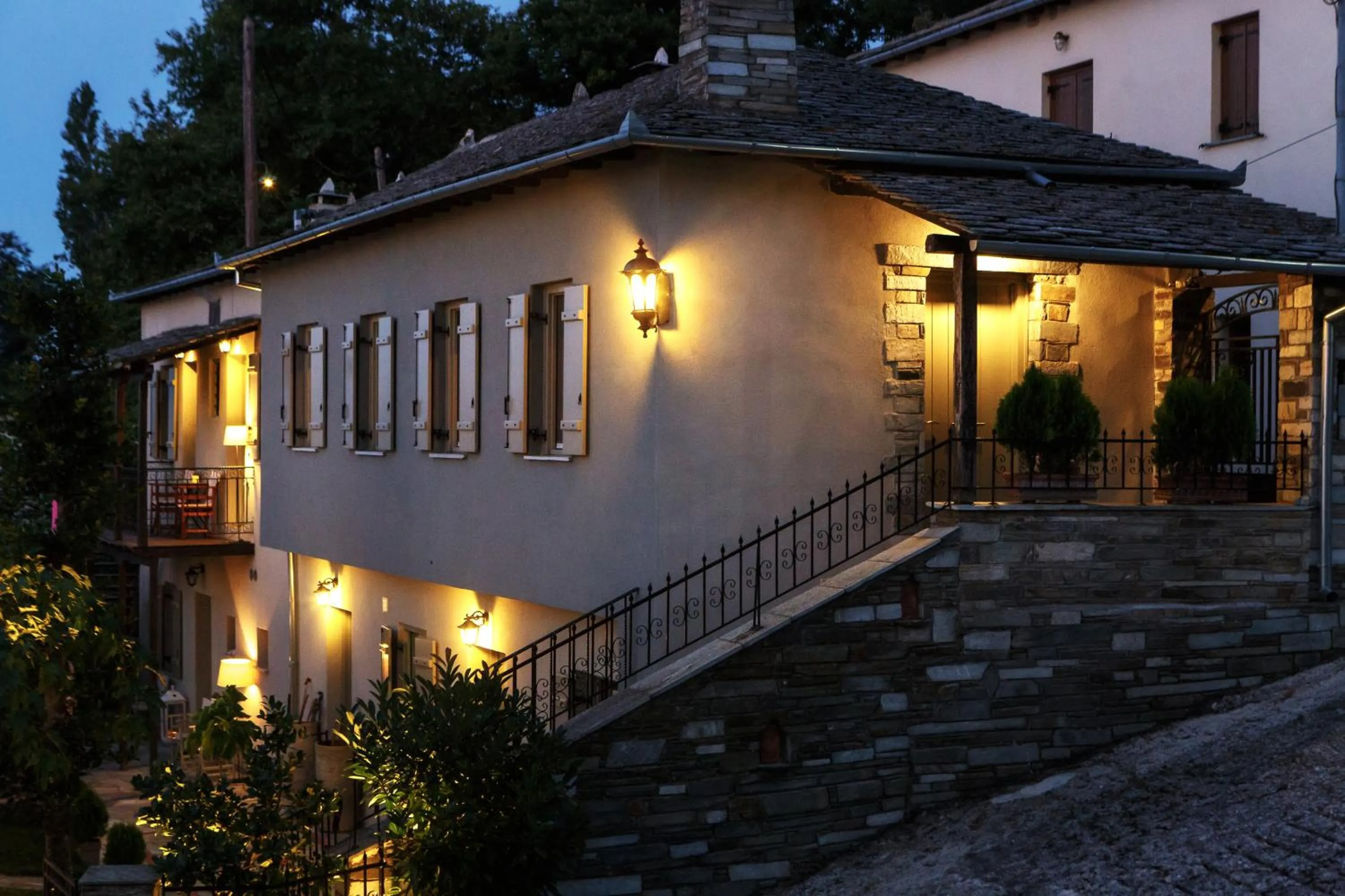 Communal lounge/ TV room in Olga Hotel Mouresi