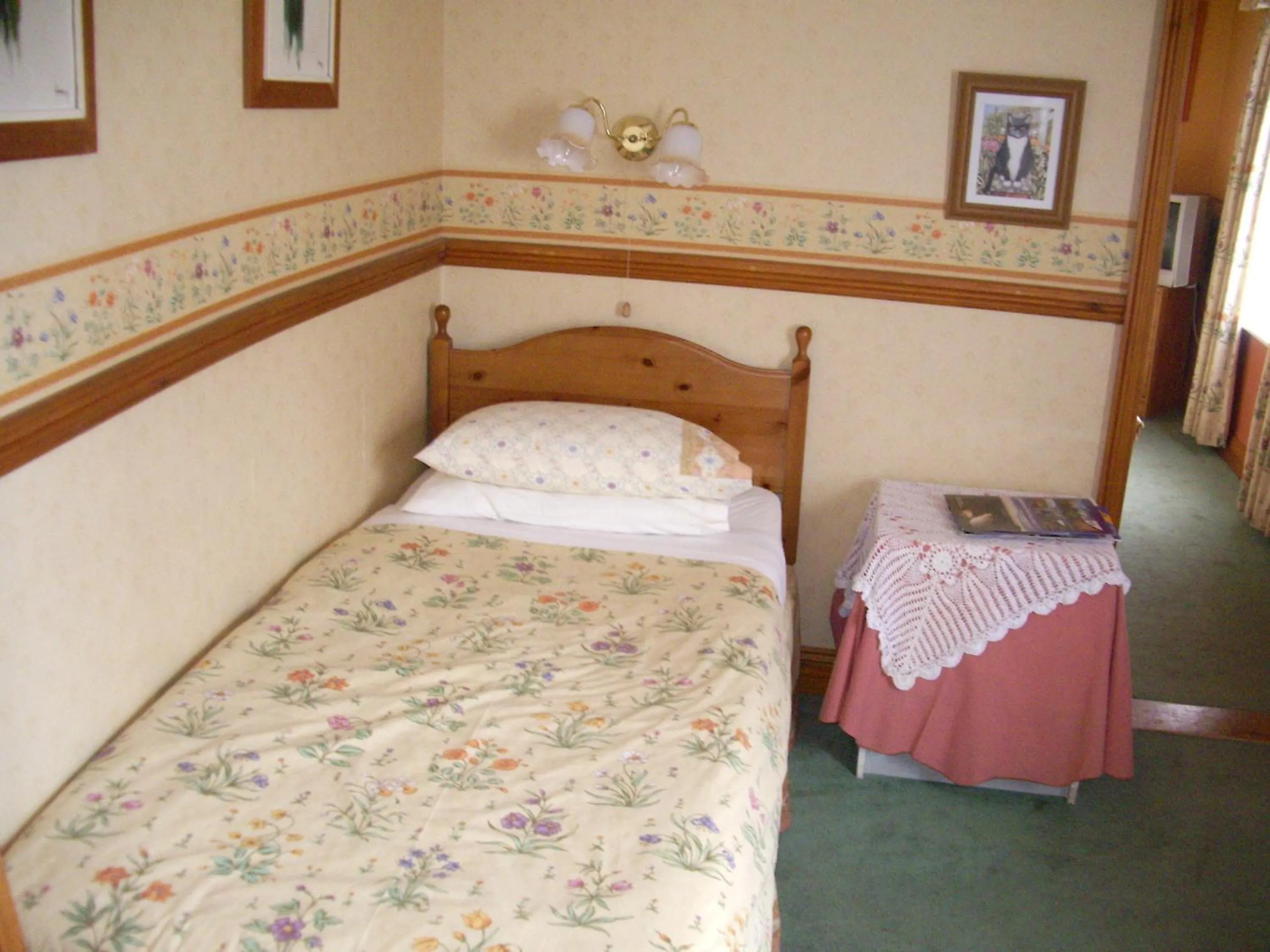 Photo of the whole room, Bed in Compton House