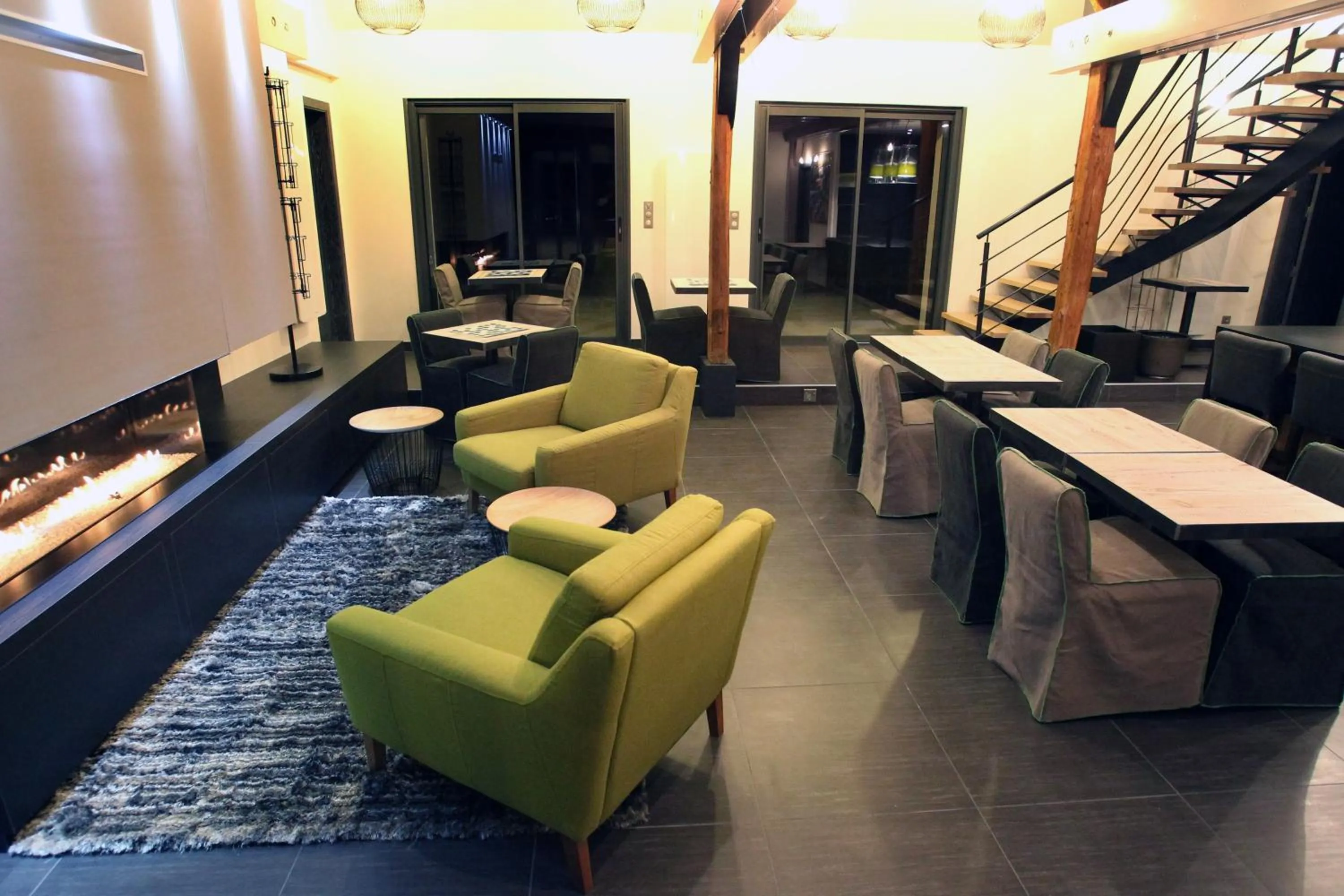 Communal lounge/ TV room in Aux 5 Sens