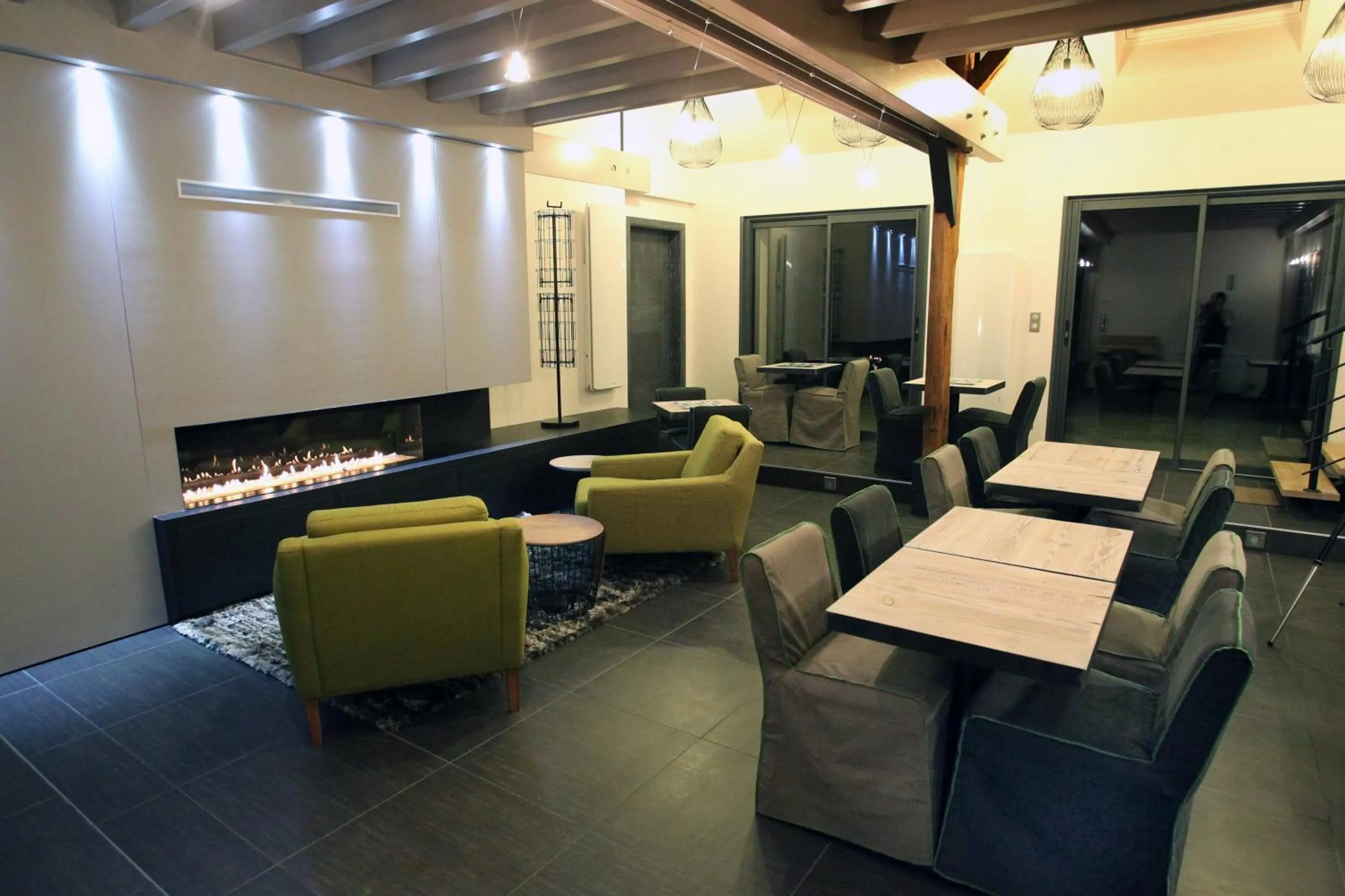 Lounge or bar in Aux 5 Sens