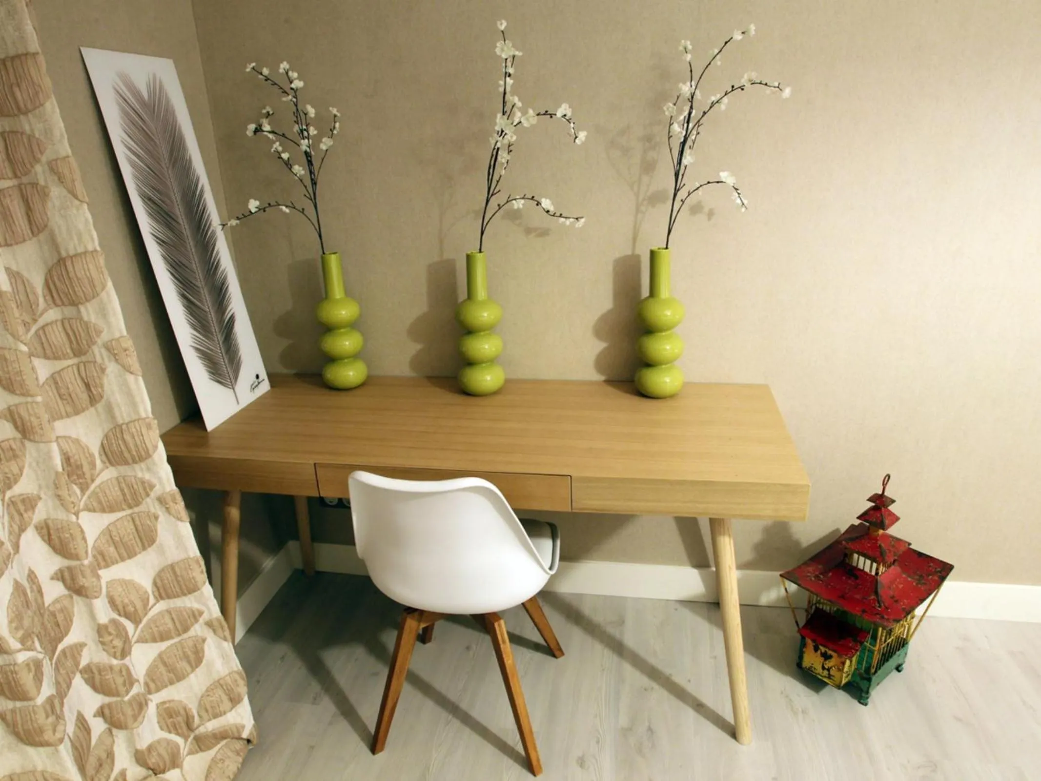 Decorative detail in Aux 5 Sens