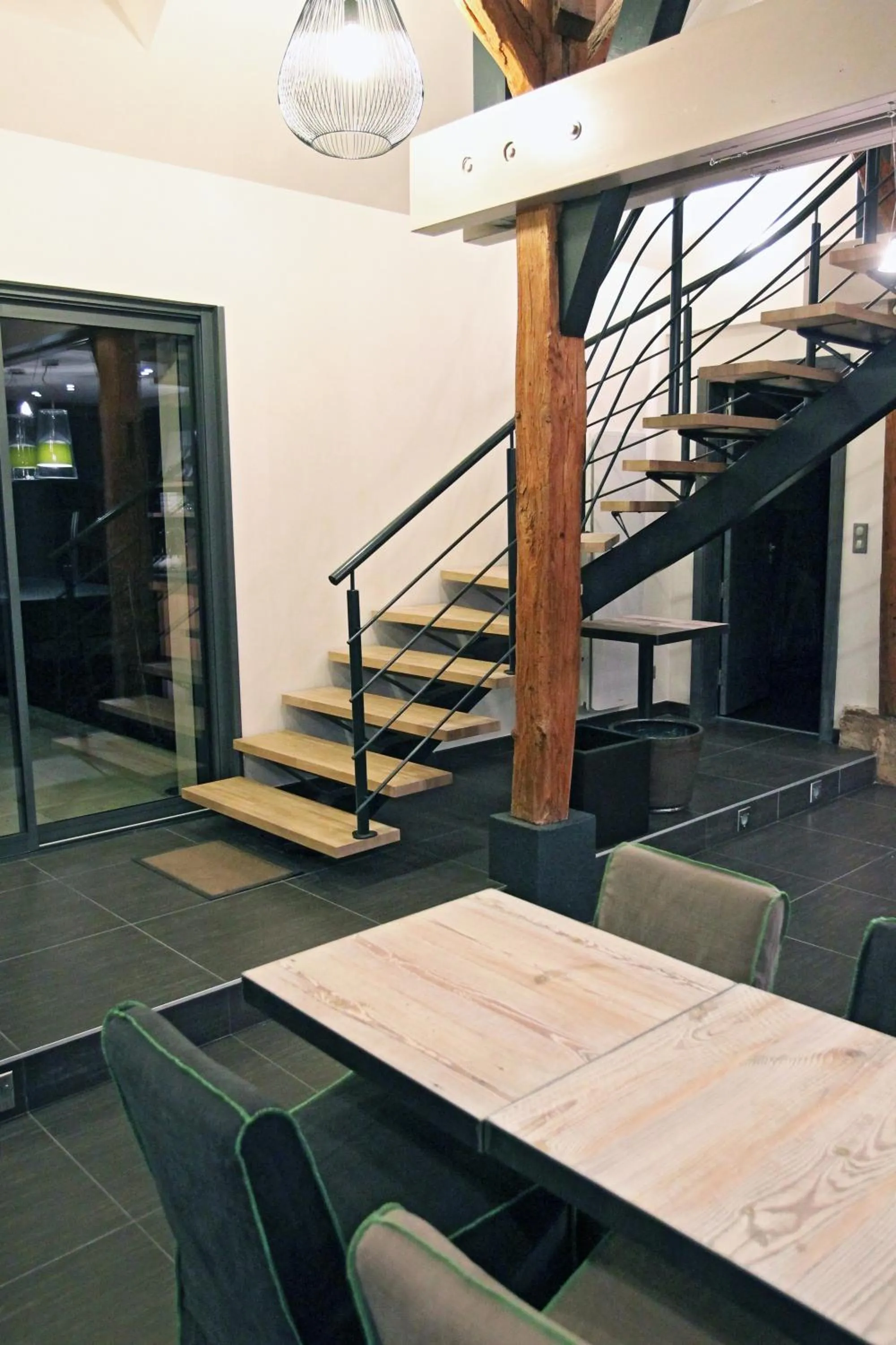 Lounge or bar in Aux 5 Sens