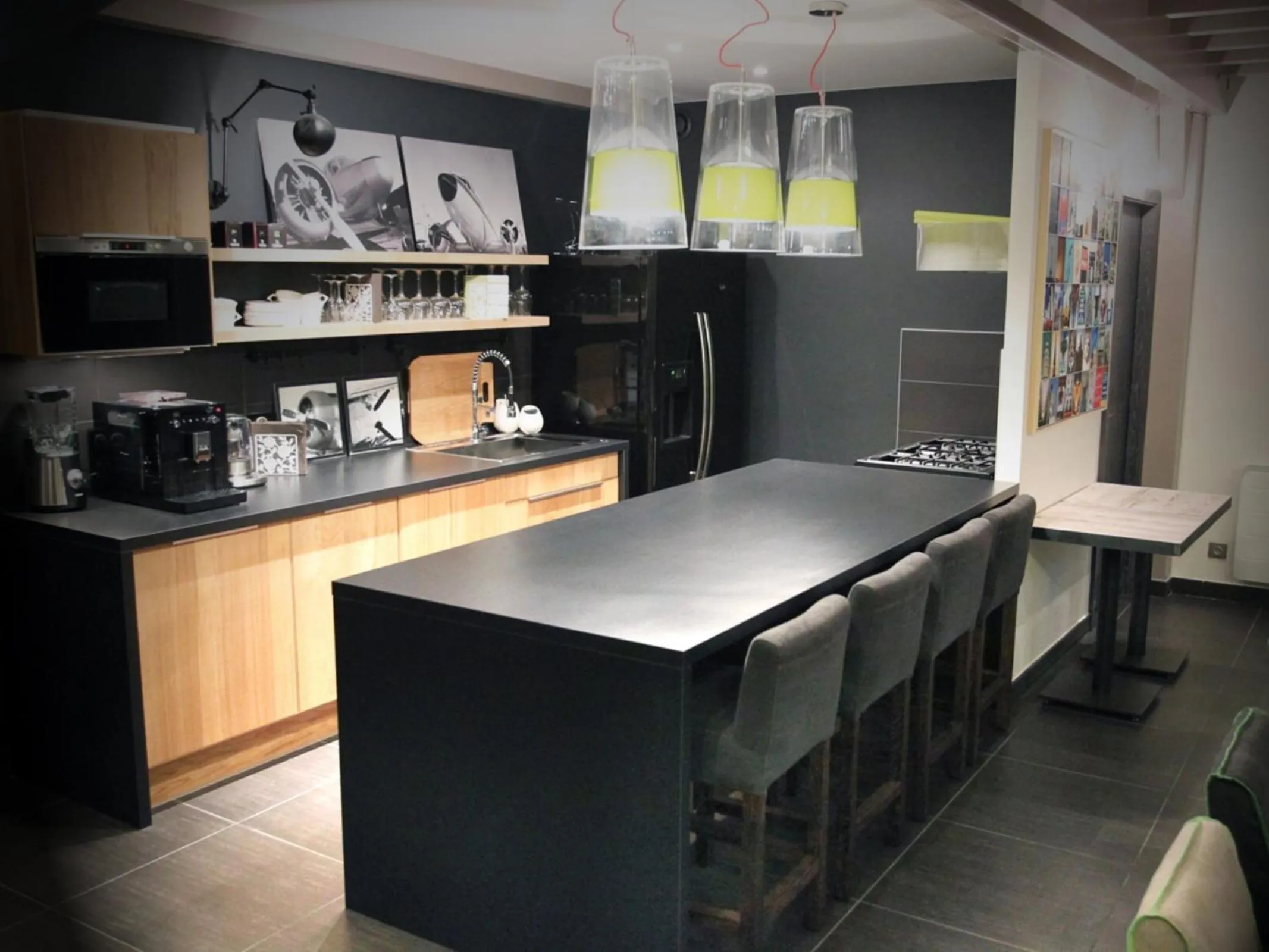 Lounge or bar in Aux 5 Sens