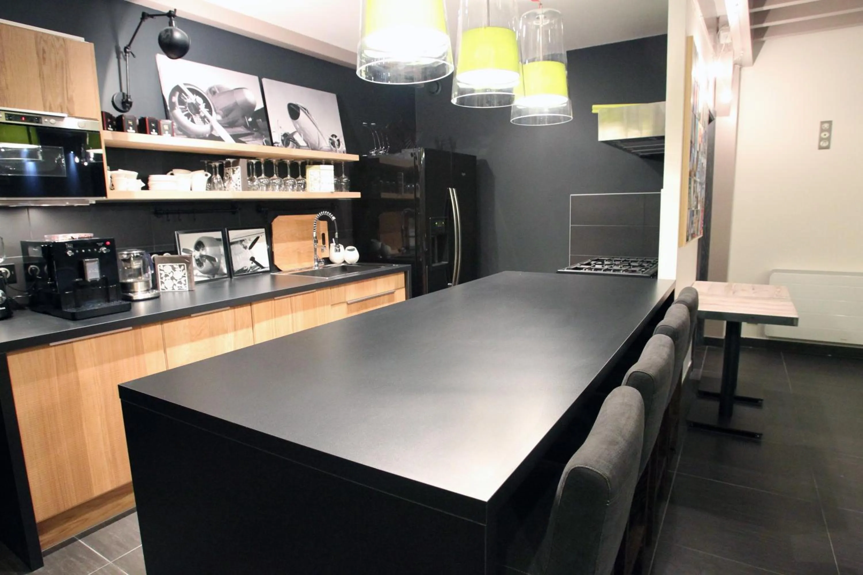 Lounge or bar in Aux 5 Sens