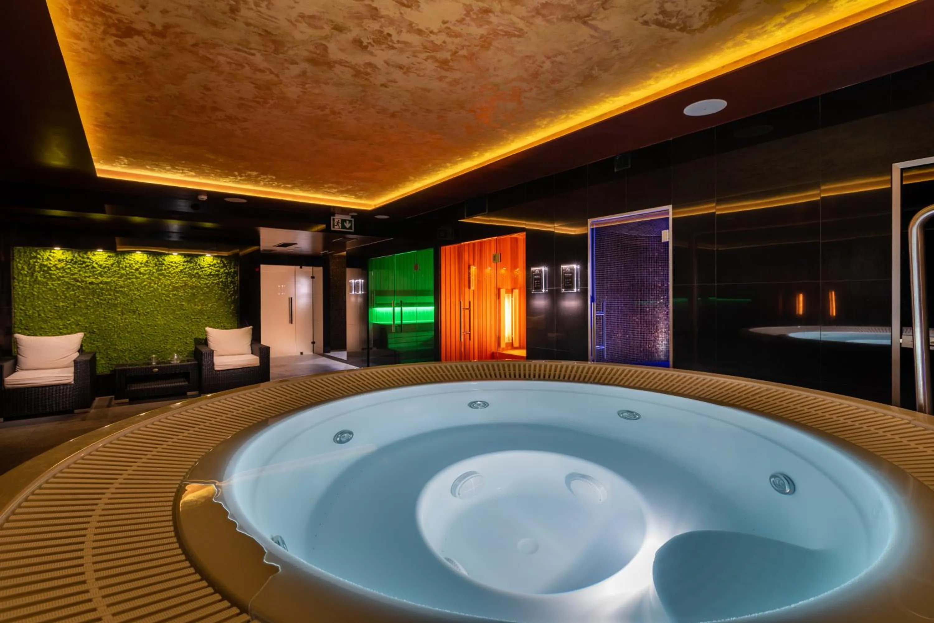 Hot Tub in Apartmánový Hotel HREBIENOK RESORT
