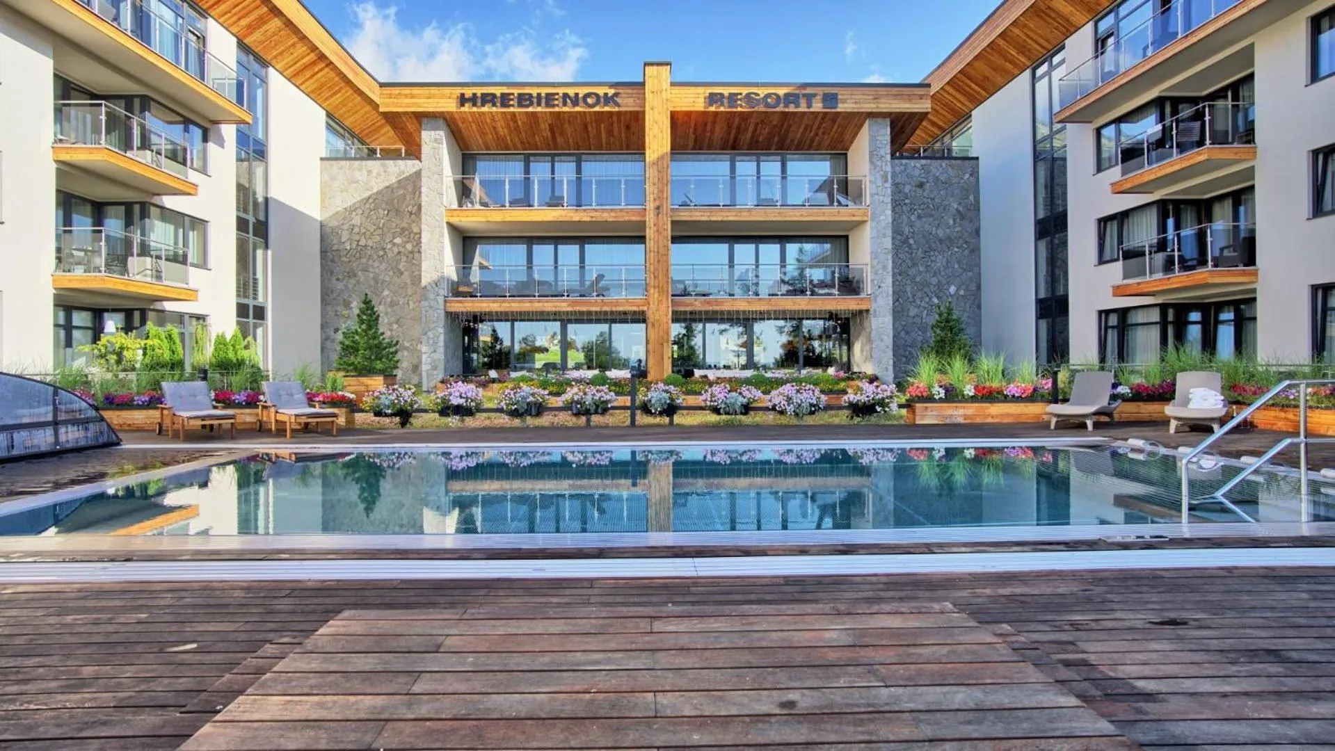 Swimming pool in Apartmánový Hotel HREBIENOK RESORT