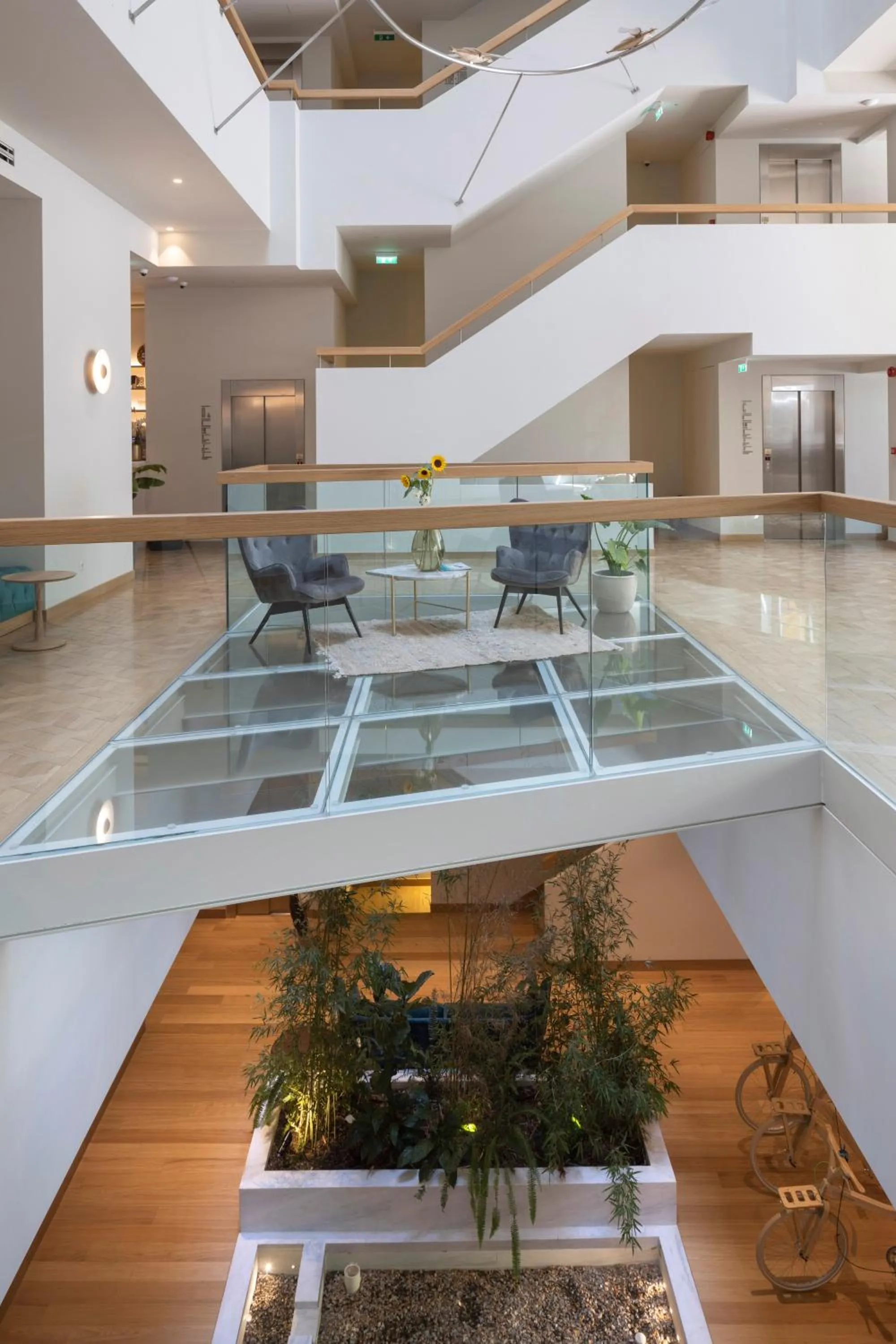 Property building in Coco-mat Athens BC