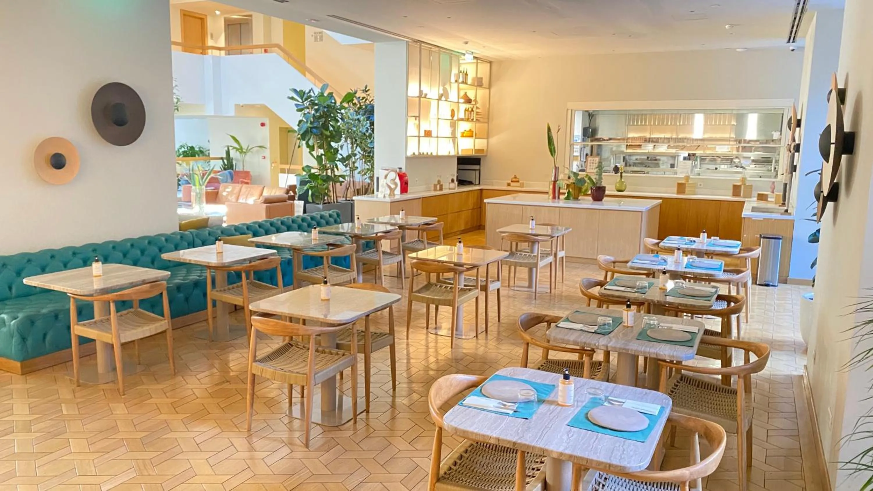 Restaurant/places to eat in Coco-mat Athens BC