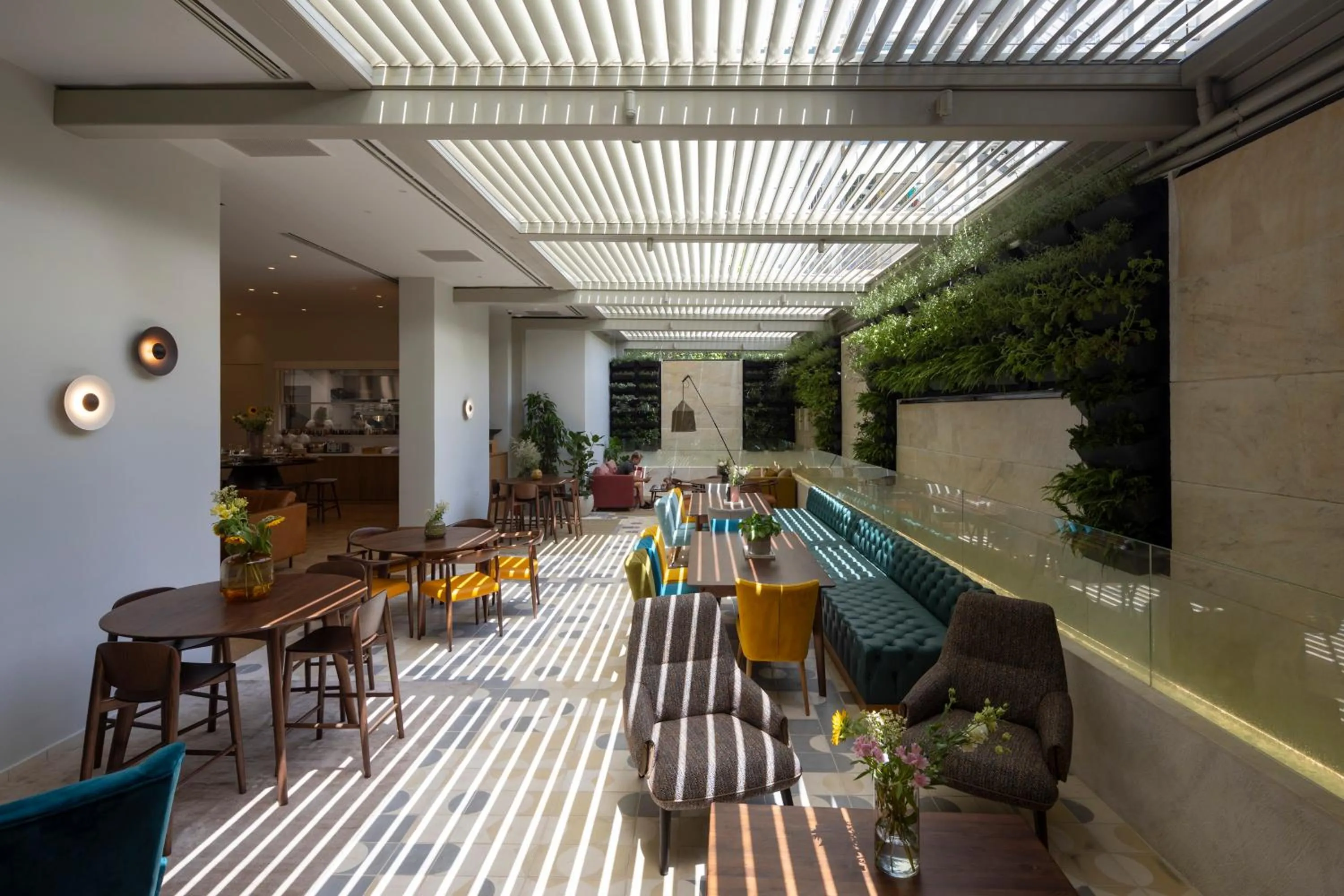 Restaurant/places to eat in Coco-mat Athens BC