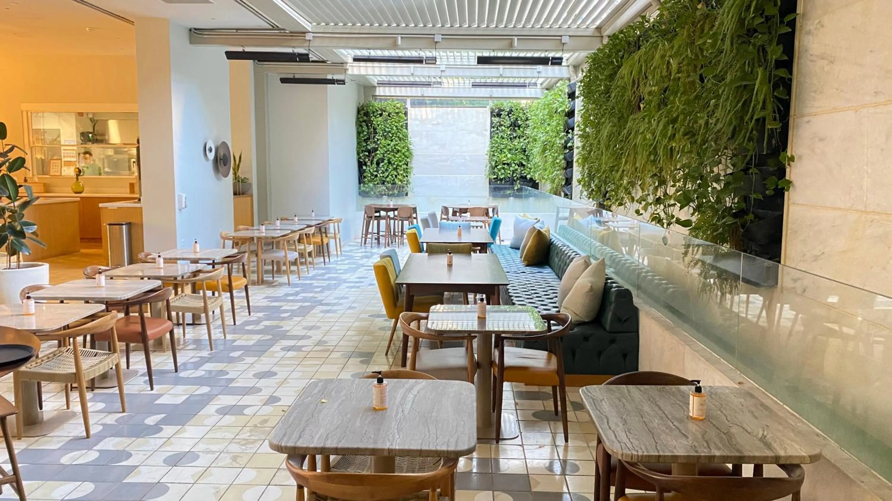 Restaurant/places to eat in Coco-mat Athens BC