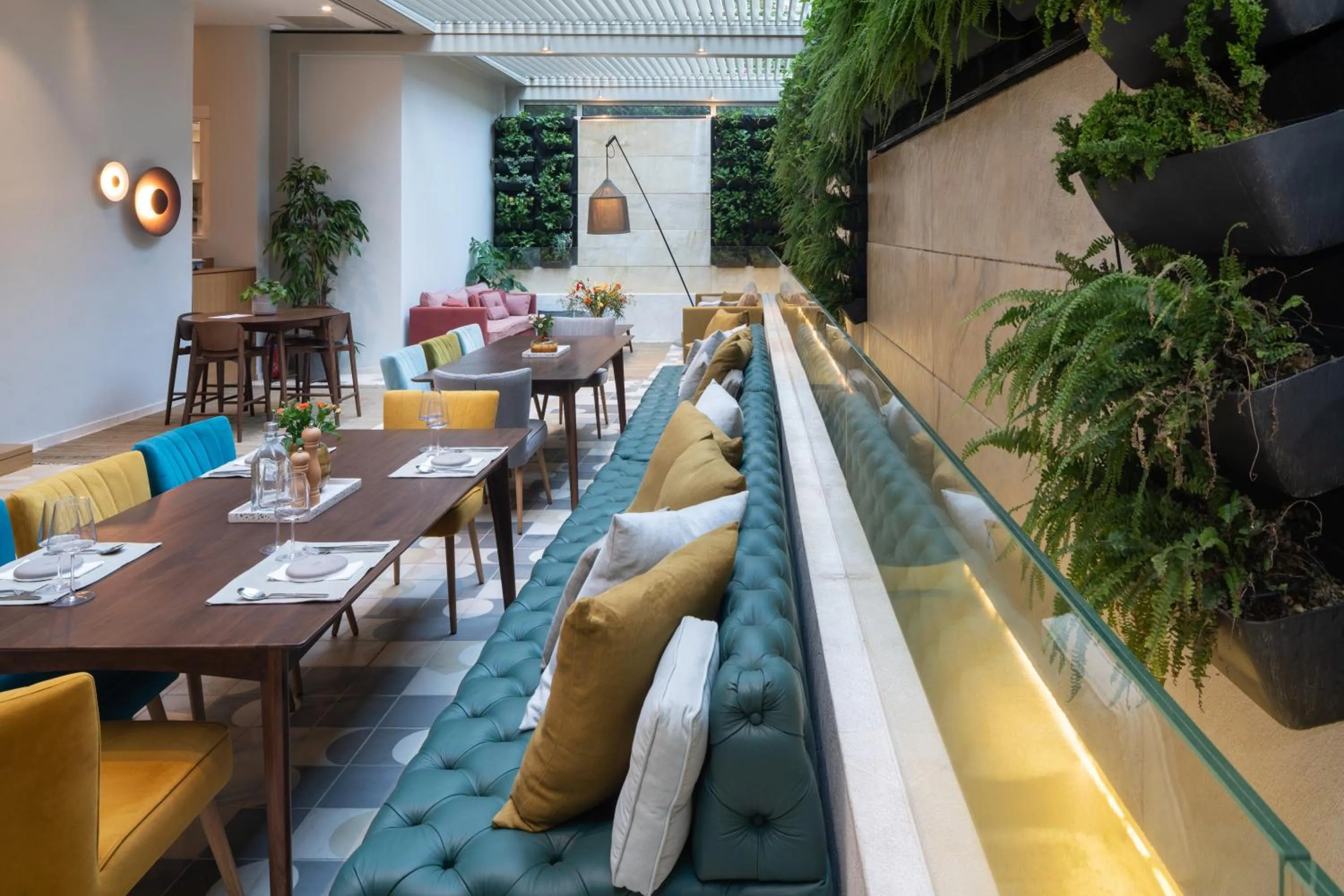 Restaurant/places to eat in Coco-mat Athens BC