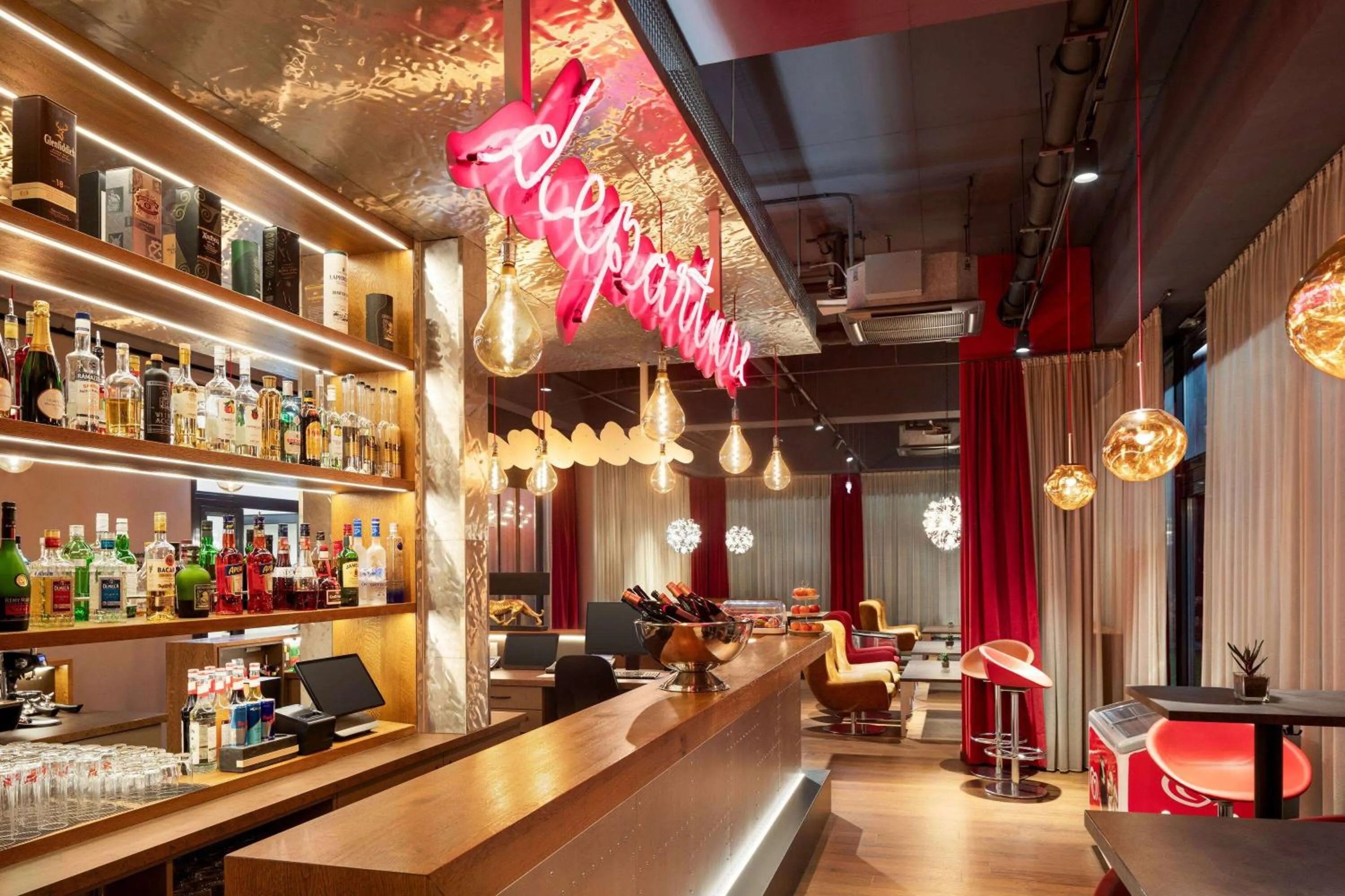 Lounge or bar in Amedia Express Graz Airport, Trademark Collection by Wyndham