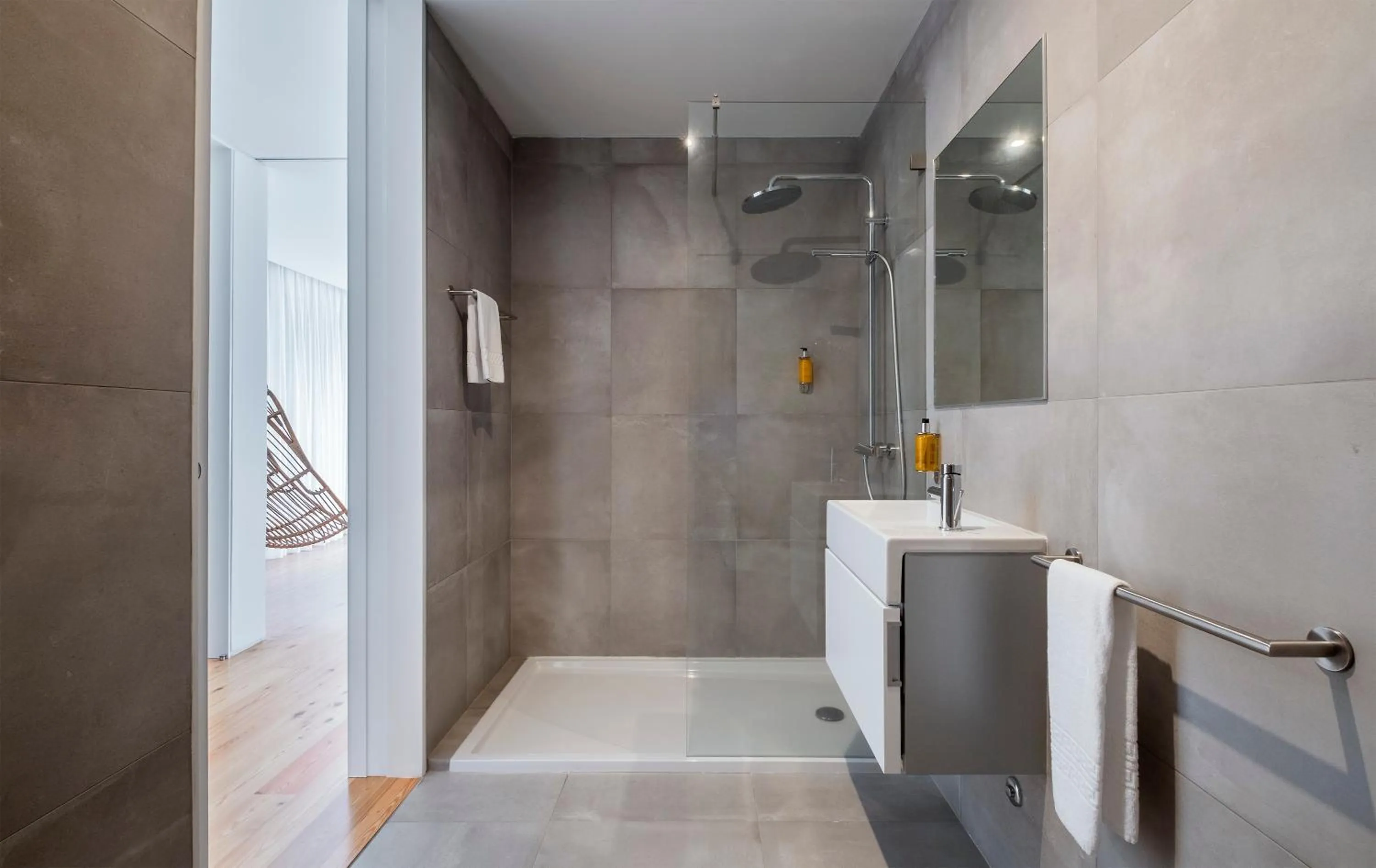 Shower in Aqua - Pópulo Eco Village