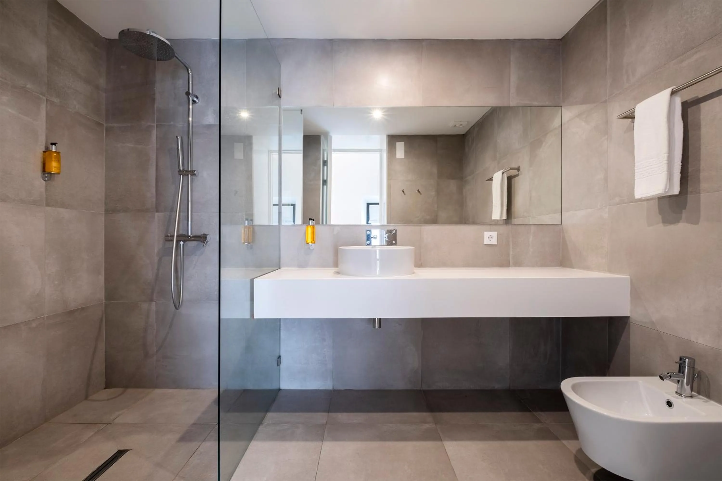 Shower in Aqua - Pópulo Eco Village