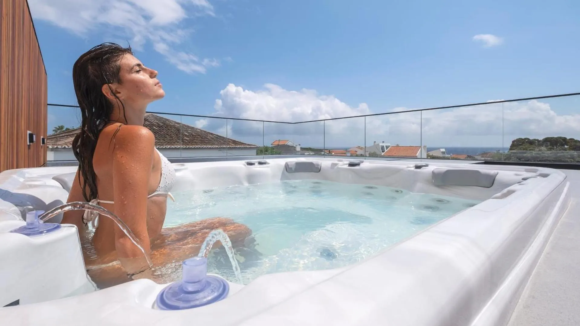 People in Aqua - Pópulo Eco Village