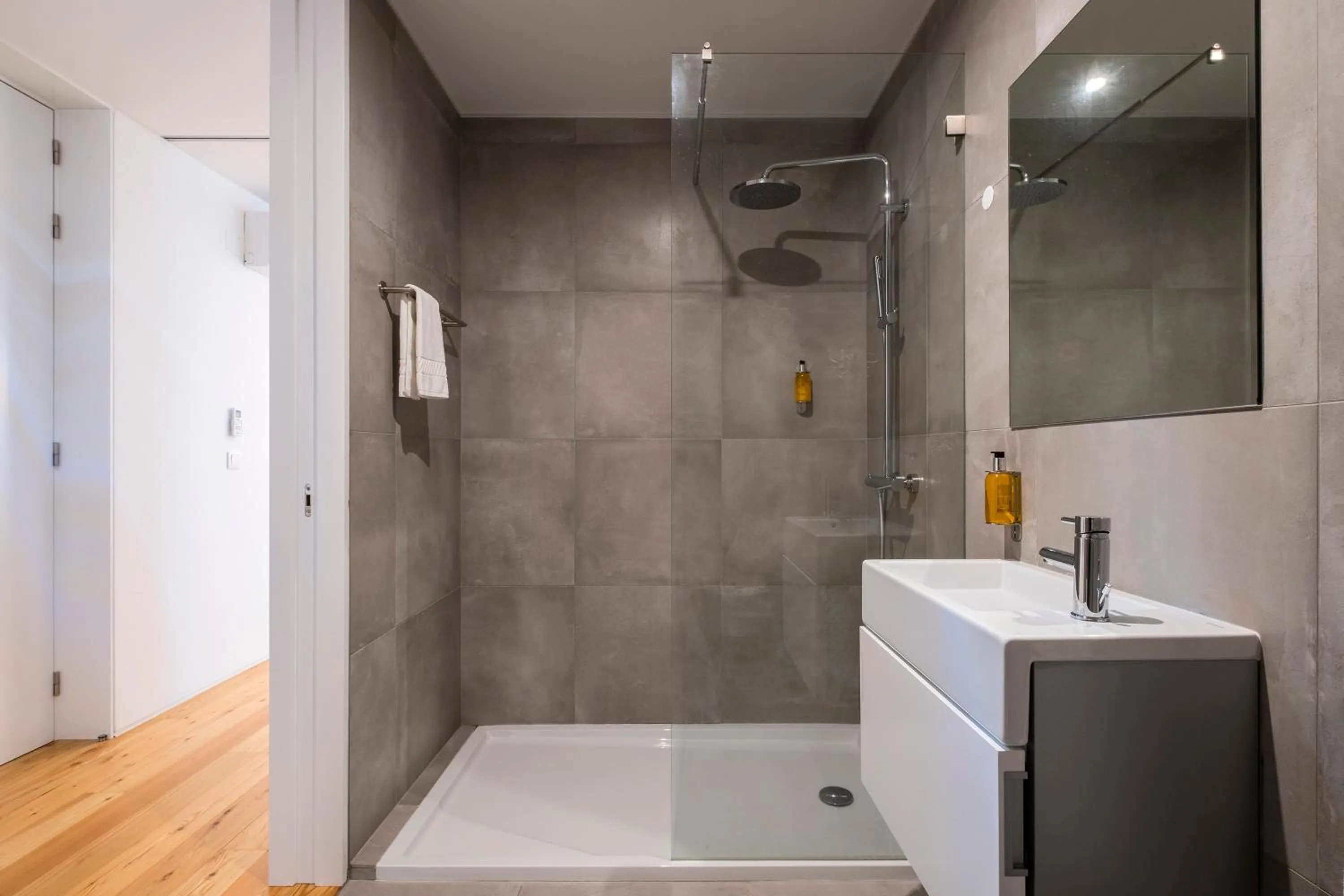 Shower in Aqua - Pópulo Eco Village