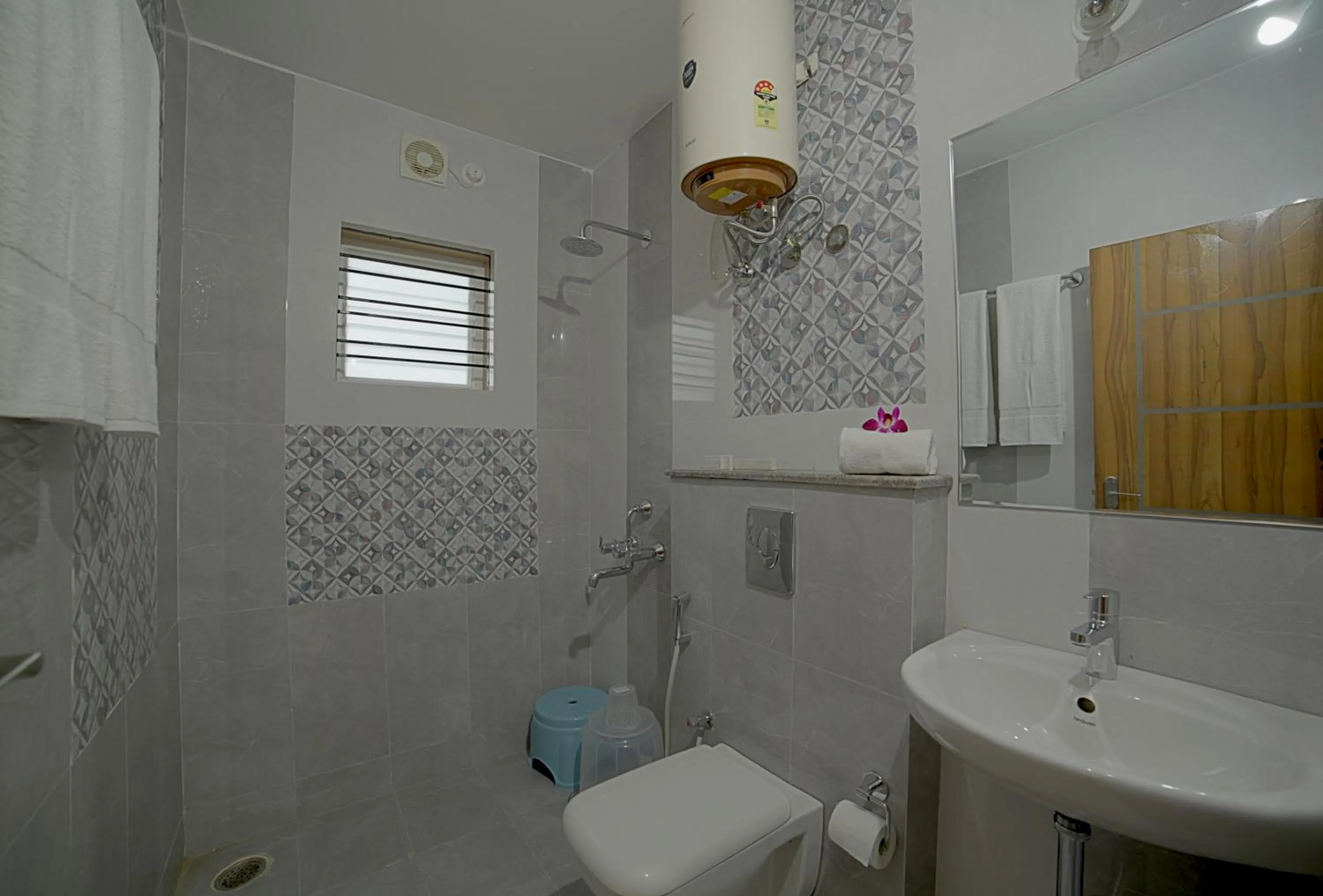 Bathroom in SM Royal Suites - Hotel near Kempegowda international Airport Bangalore