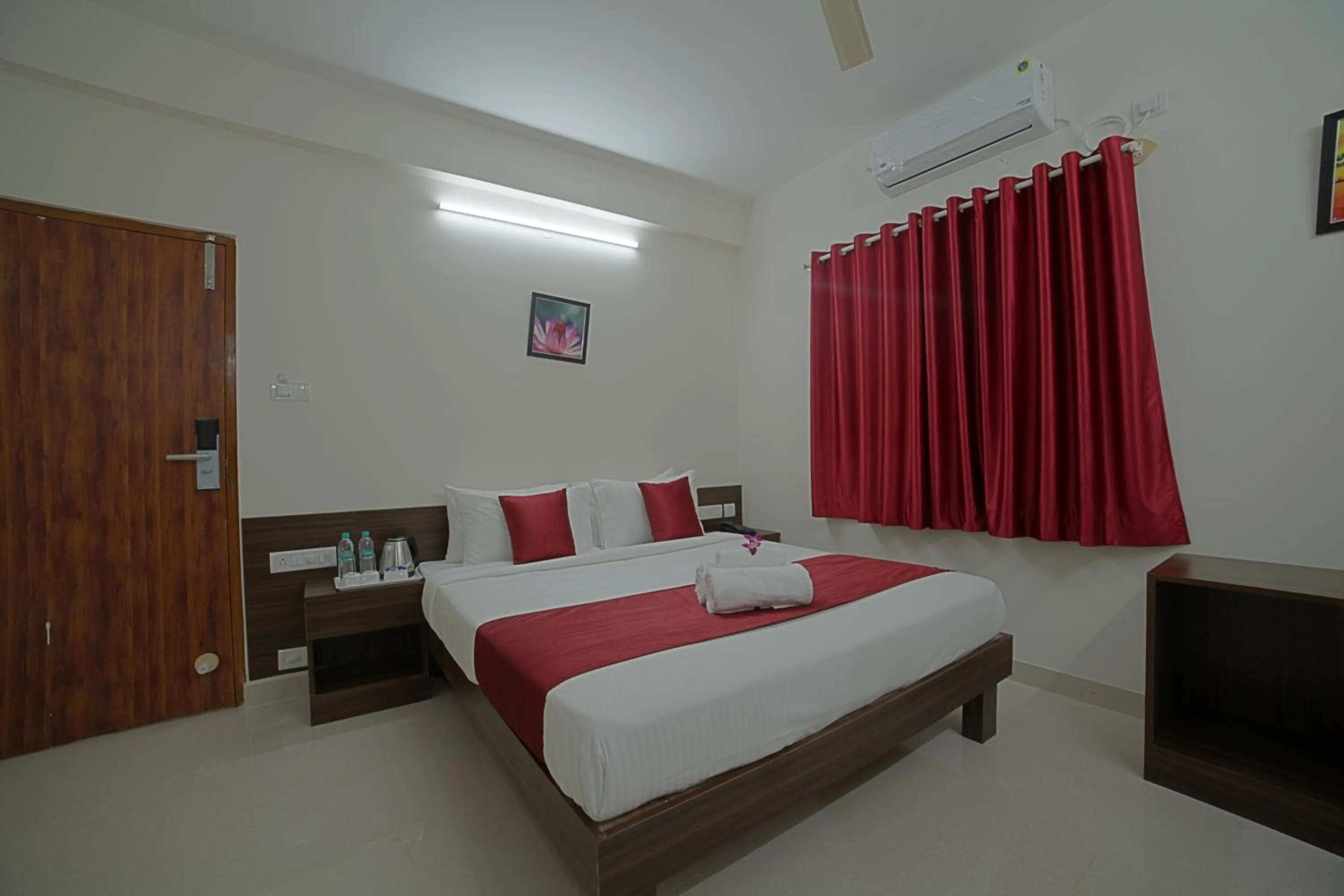 Bedroom, Bed in SM Royal Suites - Hotel near Kempegowda international Airport Bangalore