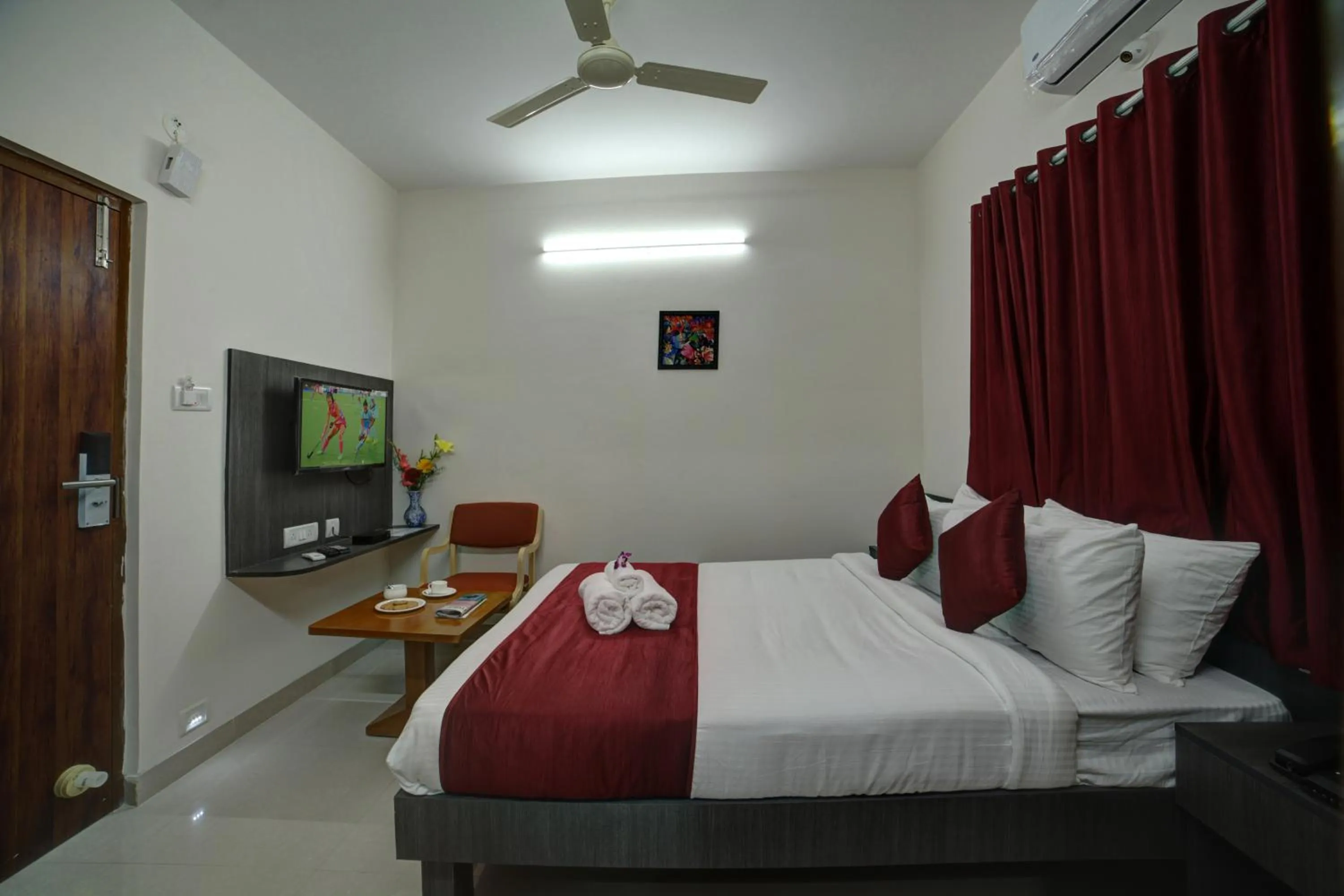 Bed in SM Royal Suites - Hotel near Kempegowda international Airport Bangalore