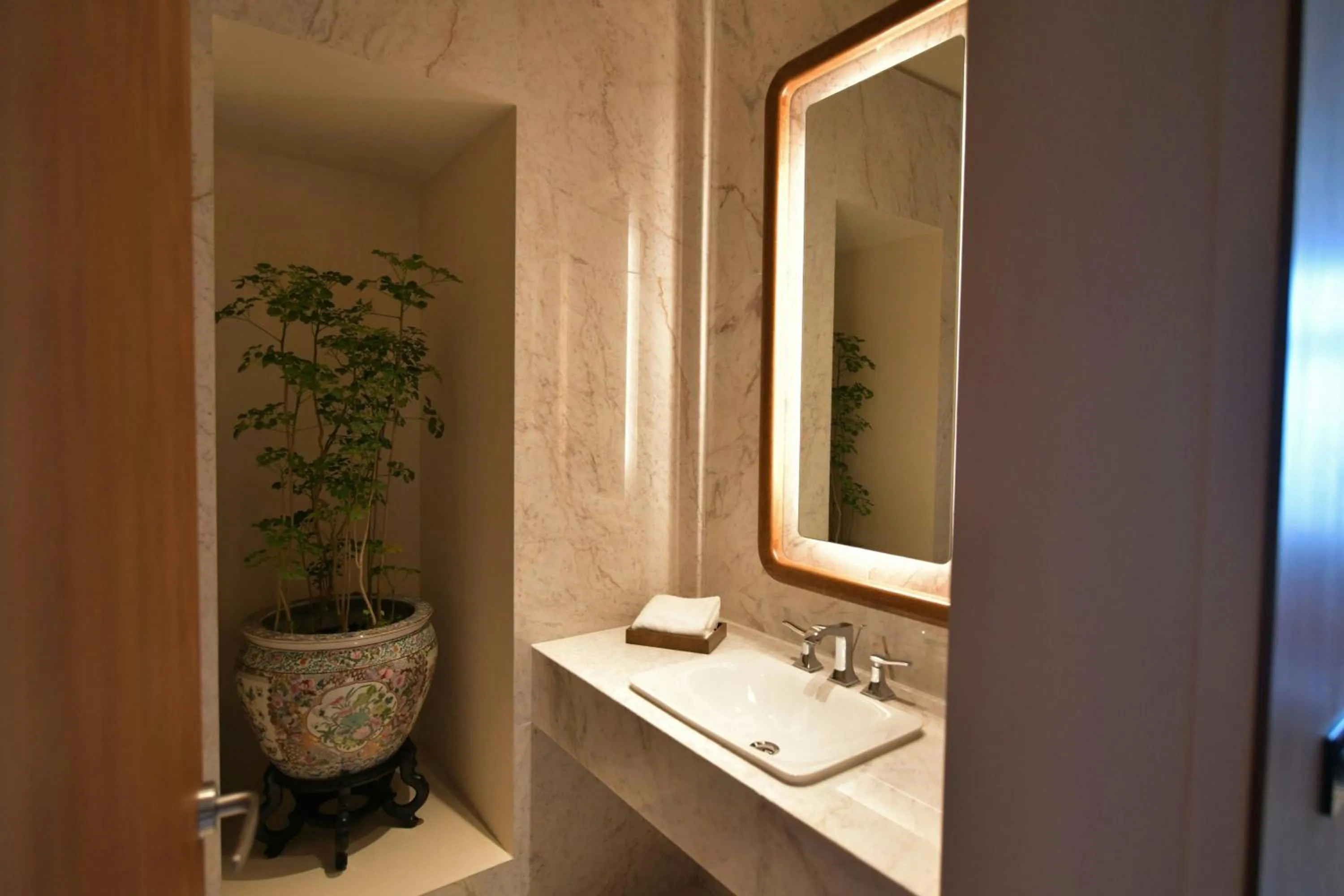 Lounge or bar in Los Tajibos, Santa Cruz de la Sierra, a Tribute Portfolio Hotel