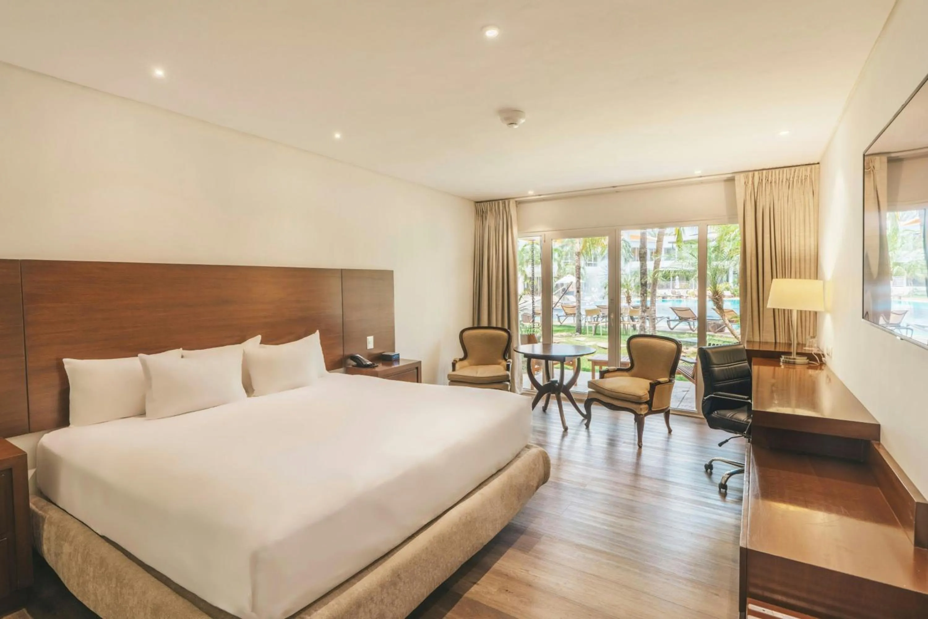 Swimming pool, Bed in Los Tajibos, Santa Cruz de la Sierra, a Tribute Portfolio Hotel