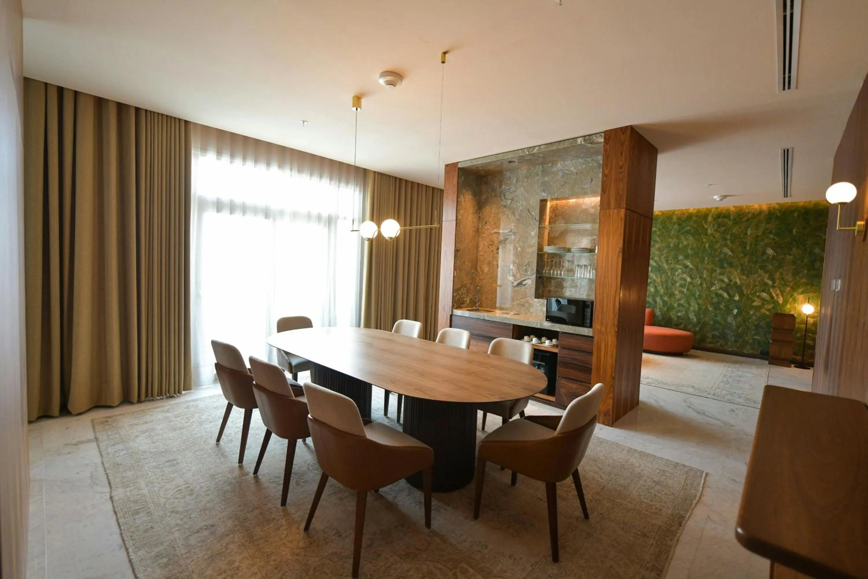 Lounge or bar in Los Tajibos, Santa Cruz de la Sierra, a Tribute Portfolio Hotel