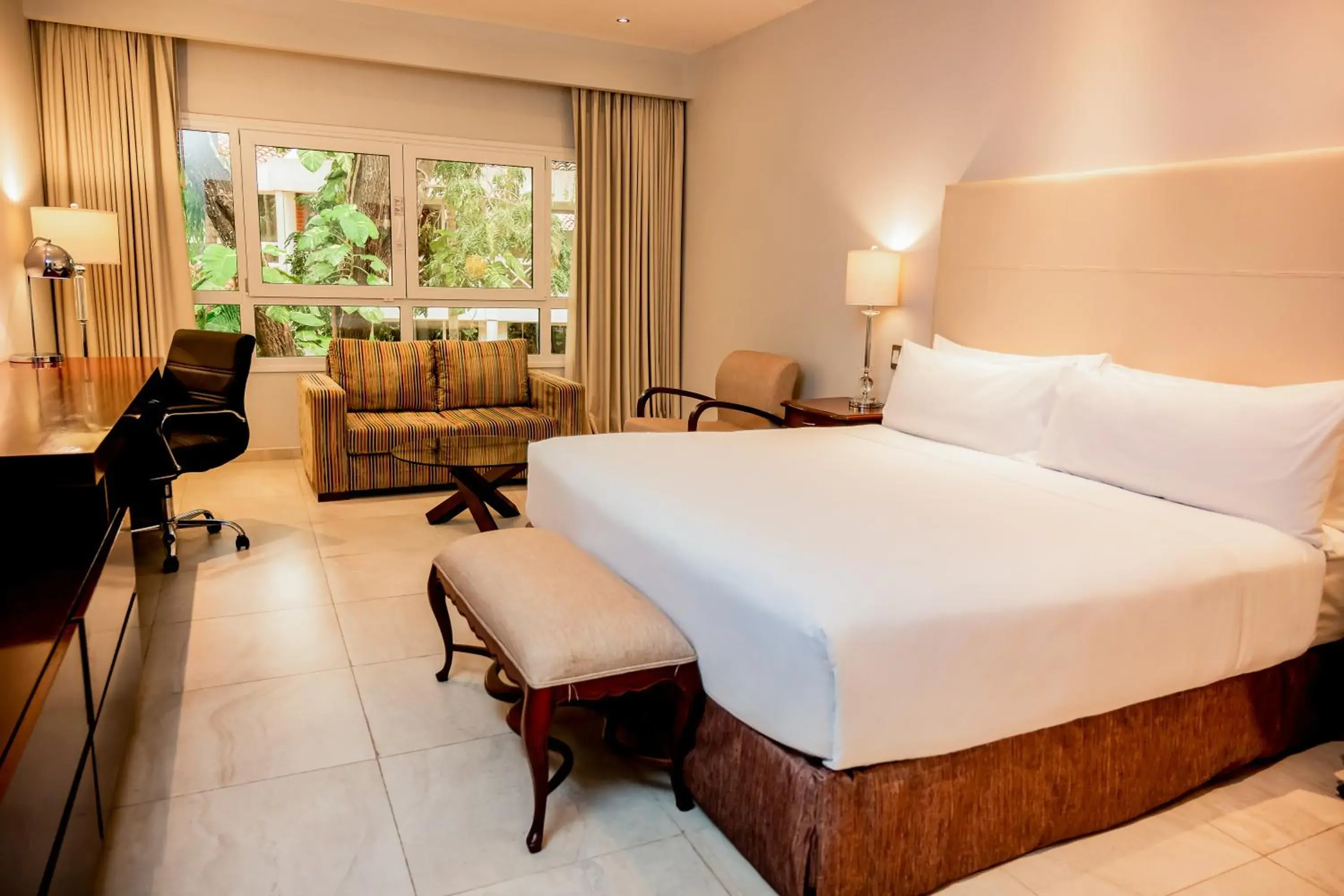 Executive King Room - Club Lounge Access in Los Tajibos, Santa Cruz de la Sierra, a Tribute Portfolio Hotel Executive King Room - Club Lounge Access in Los Tajibos, Santa Cruz de la Sierra, a Tribute Portfolio Hotel