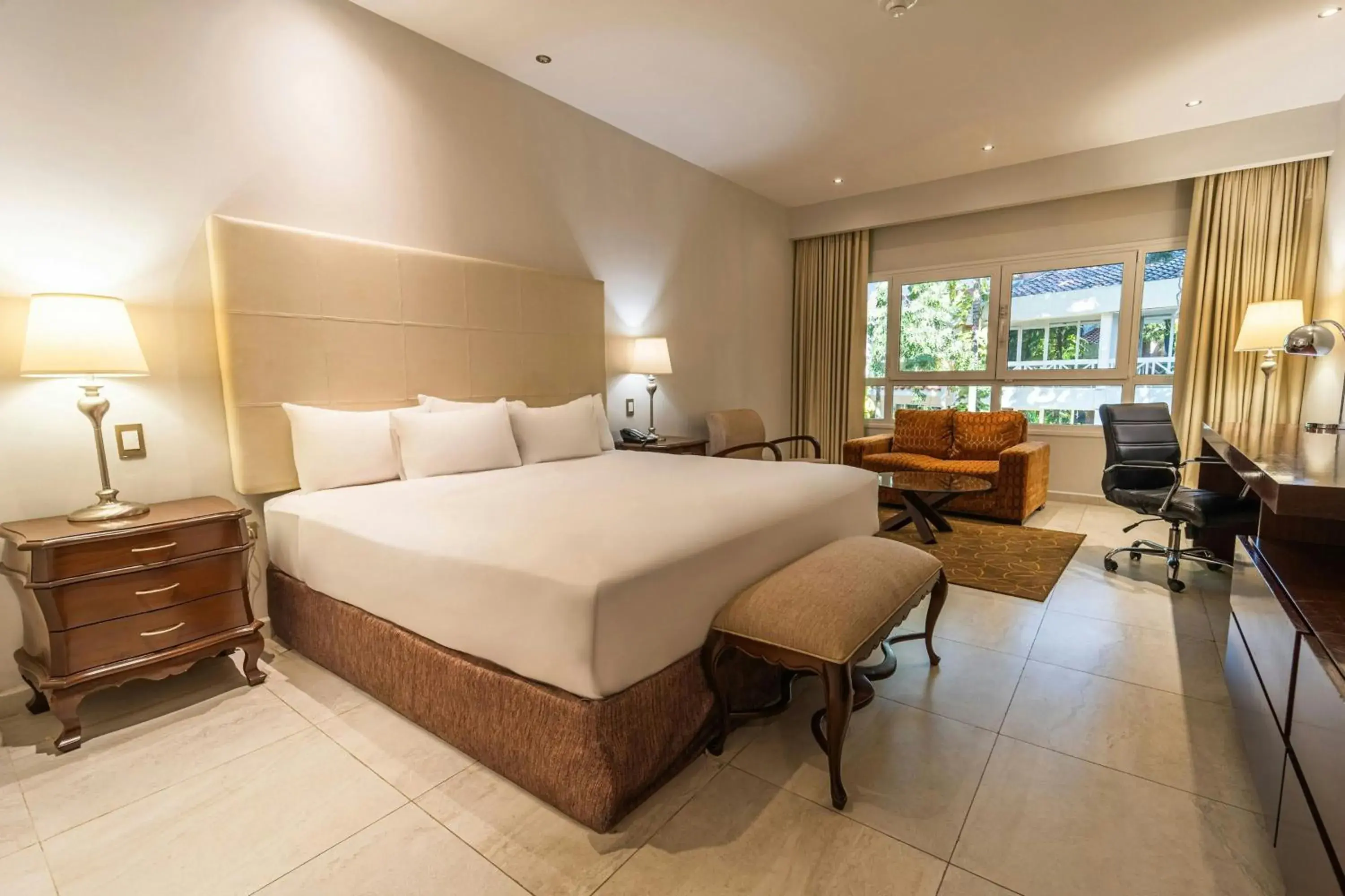 Executive King Room - Club Lounge Access in Los Tajibos, Santa Cruz de la Sierra, a Tribute Portfolio Hotel Executive King Room - Club Lounge Access in Los Tajibos, Santa Cruz de la Sierra, a Tribute Portfolio Hotel