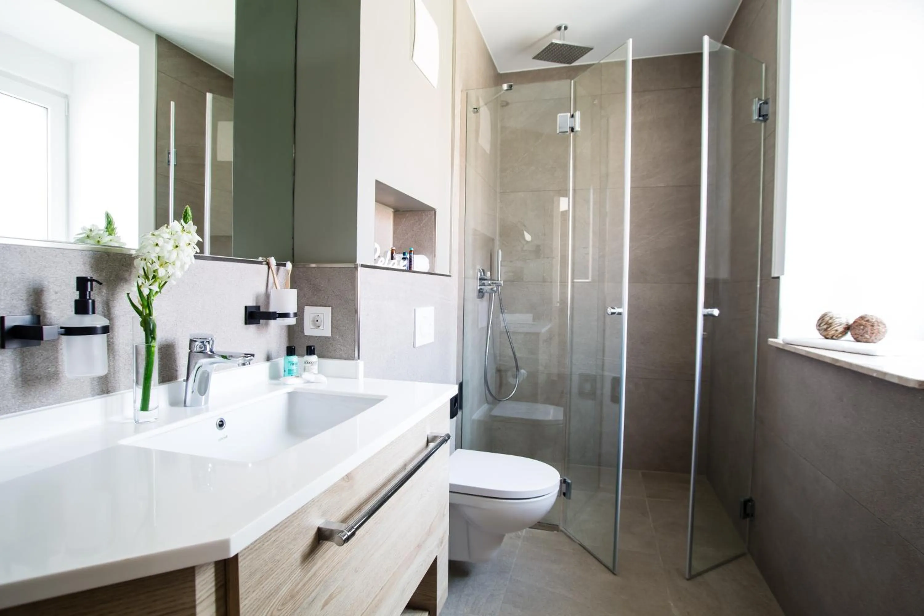 Shower in Hotel Atlas Leipzig