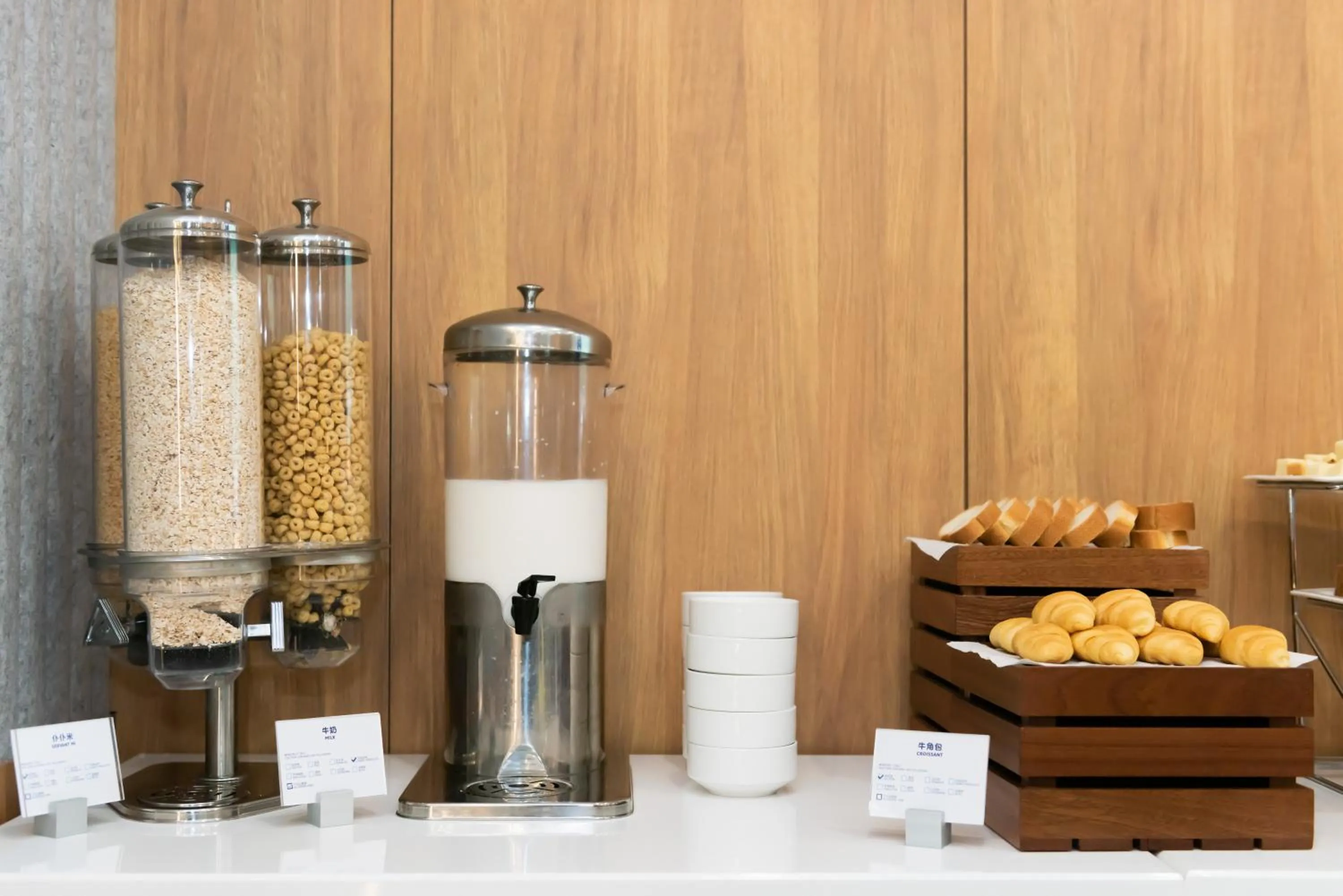 Restaurant/places to eat in Holiday Inn Express Shanghai Tangzhen, an IHG Hotel