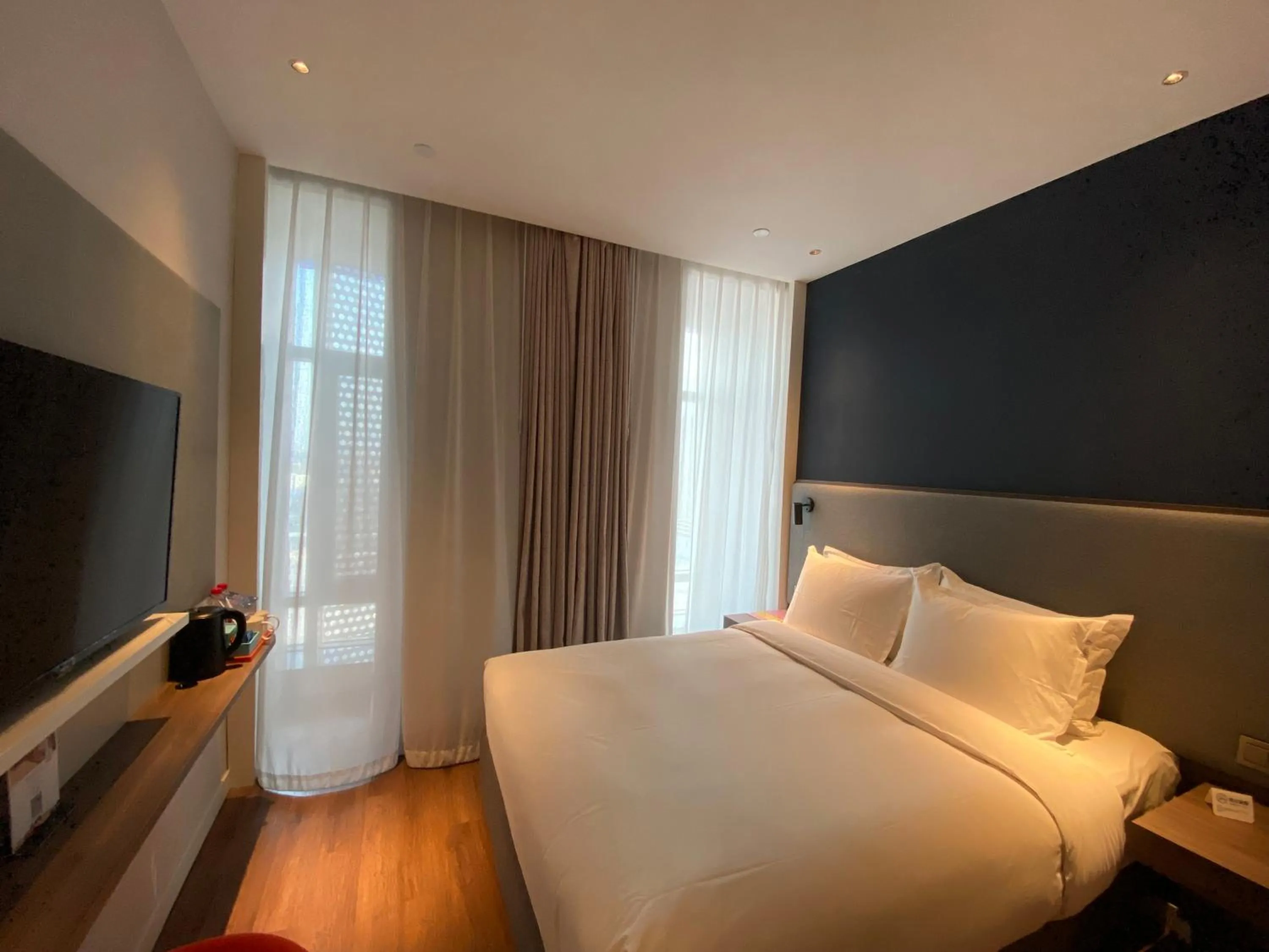 Bed in Holiday Inn Express Shanghai Tangzhen, an IHG Hotel