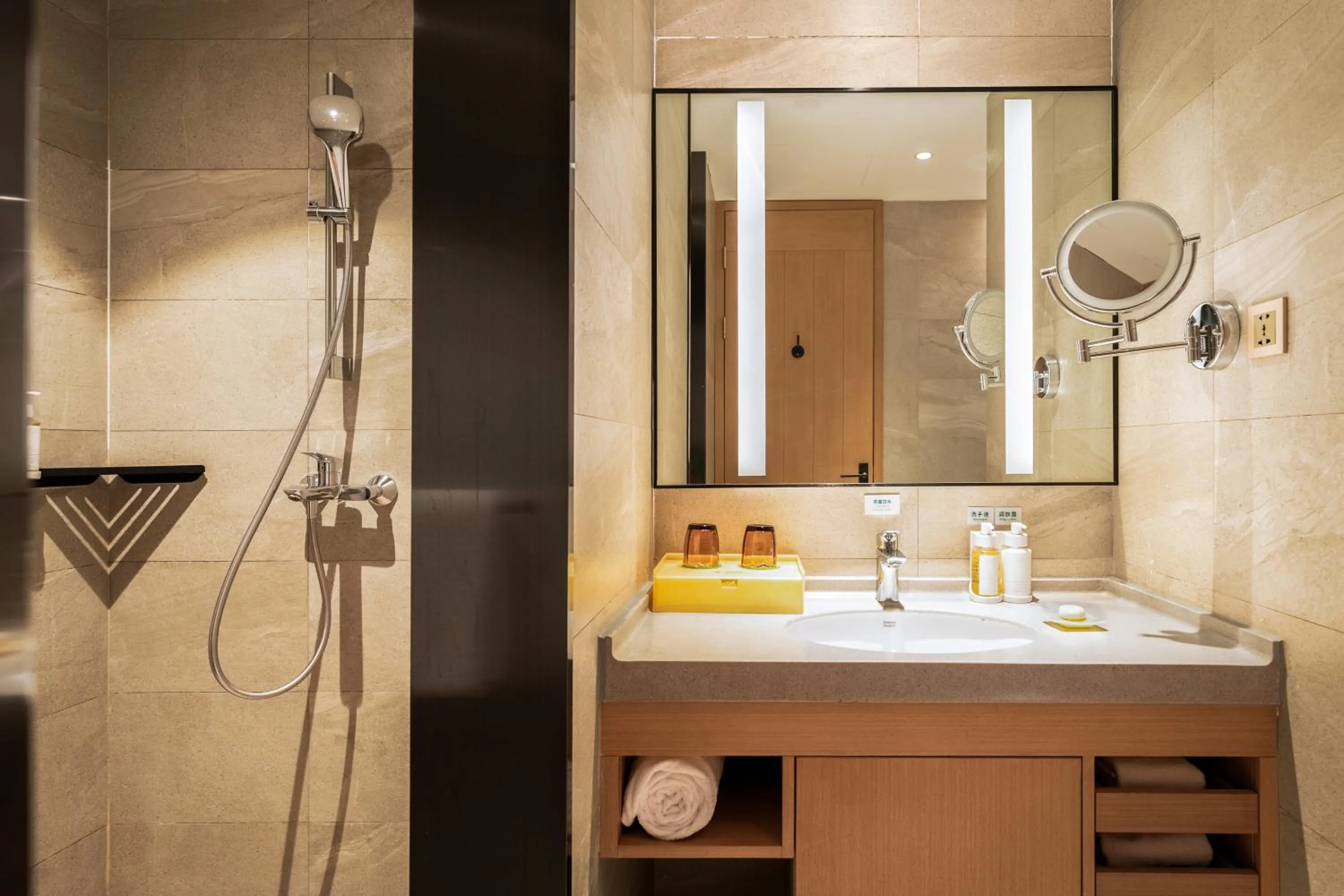 Shower in Holiday Inn Batang by IHG