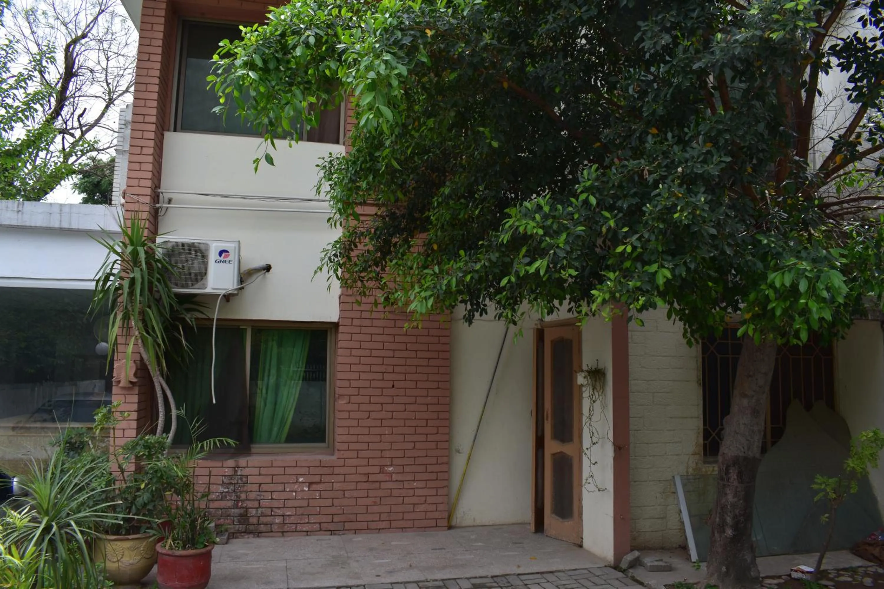 Facade/entrance in Tulip guesthouse