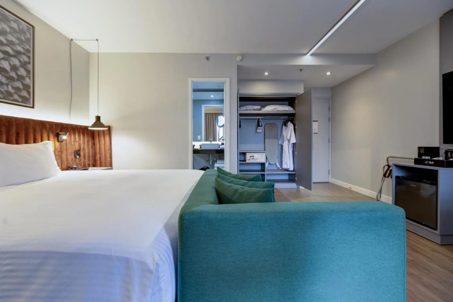 Photo of the whole room, Bed in Double Tree by Hilton São Paulo Itaim