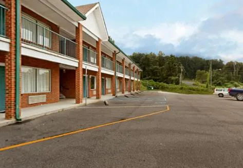 Facade/entrance in America's Inn - Leeds