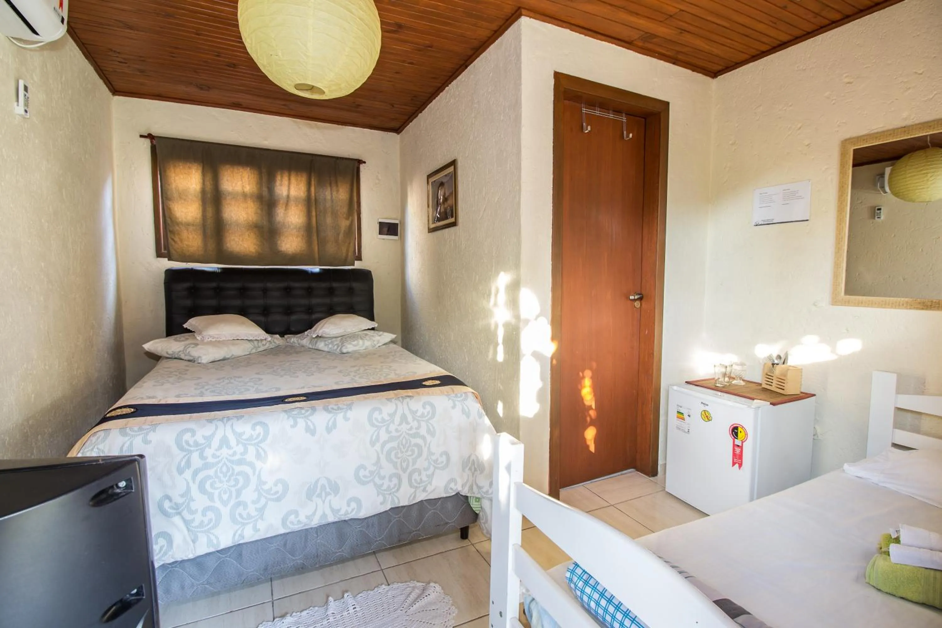 Shower, Bed in Green Mountain Pousada