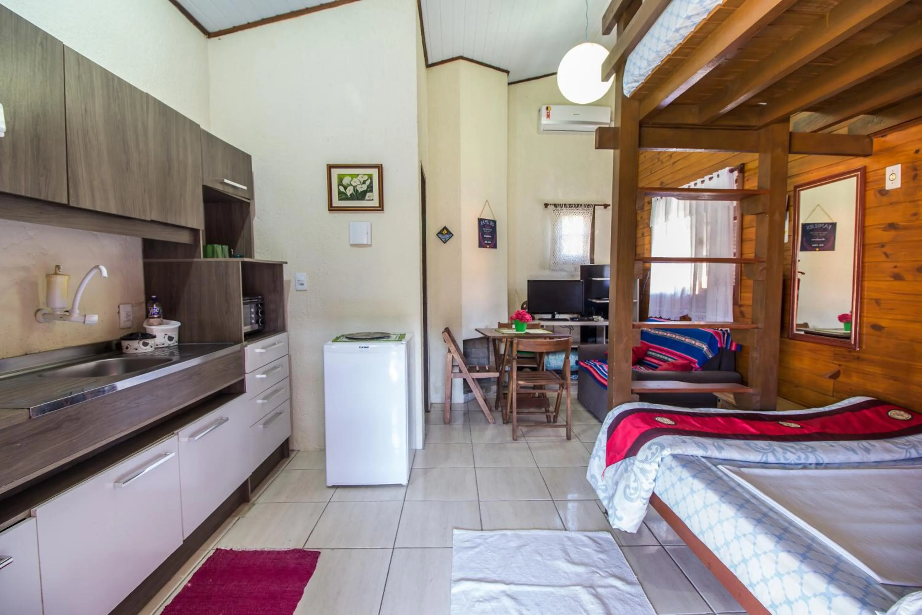 Photo of the whole room in Green Mountain Pousada