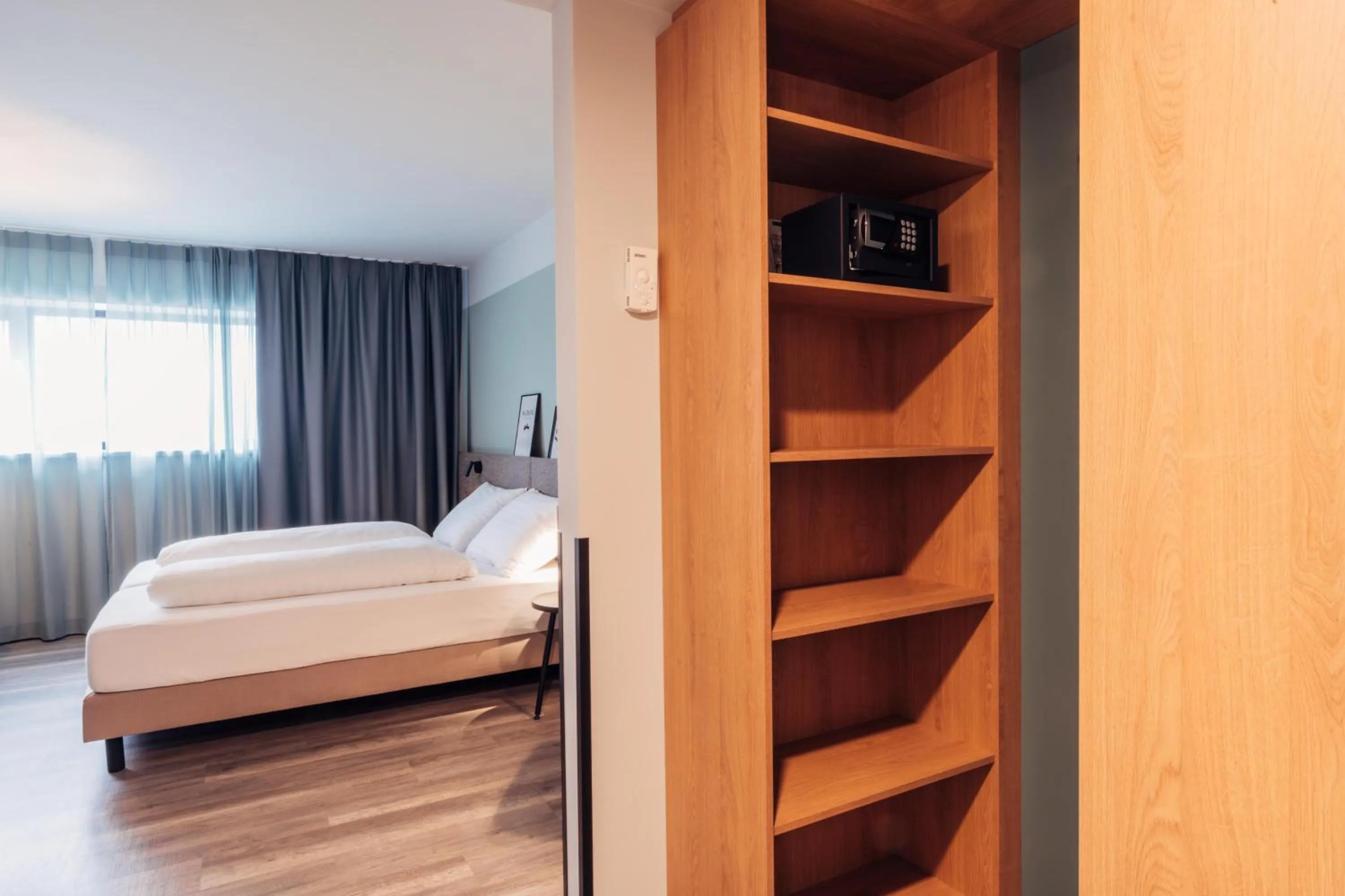 Photo of the whole room, Bed in harry's home Salzburg