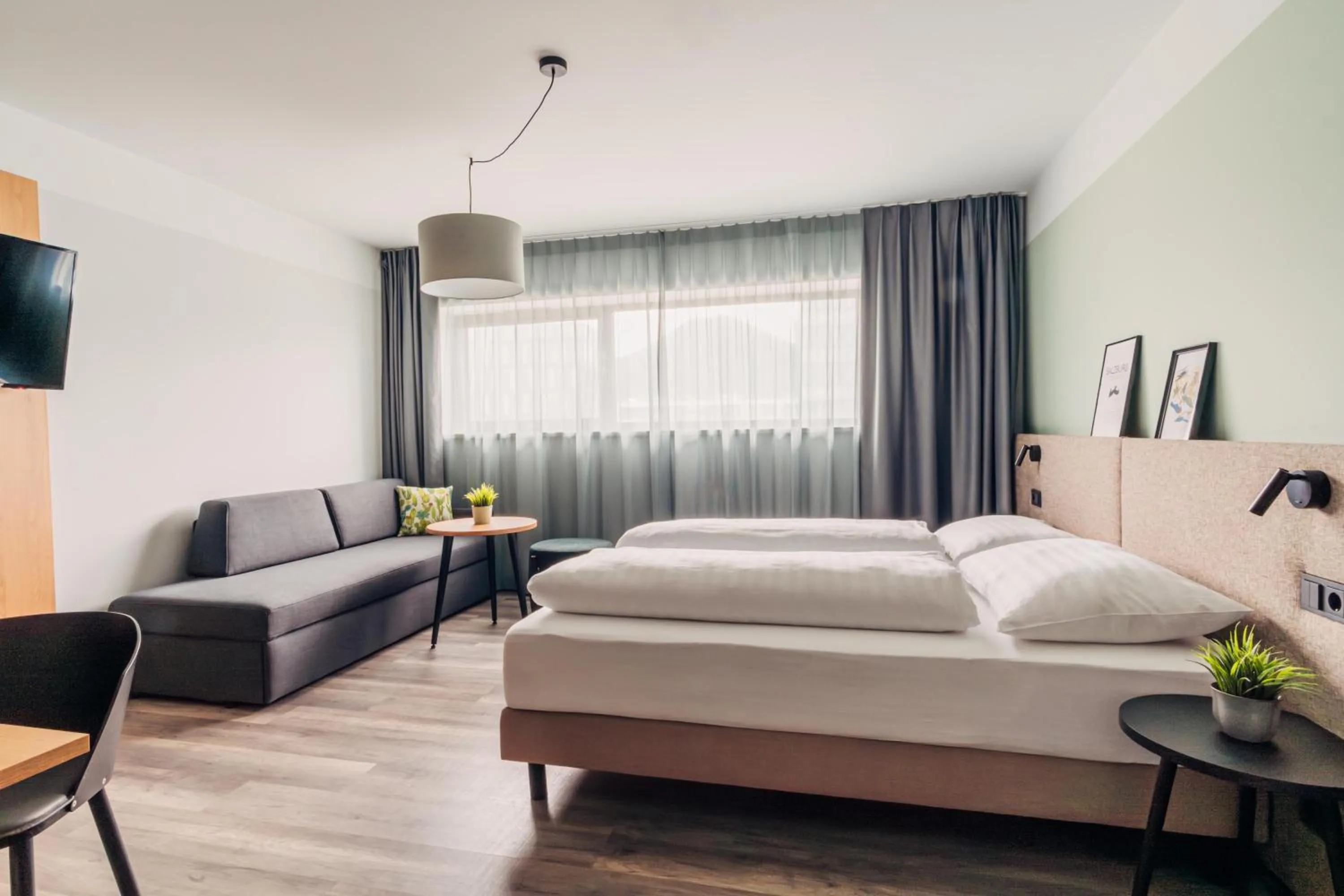 Photo of the whole room, Bed in harry's home Salzburg