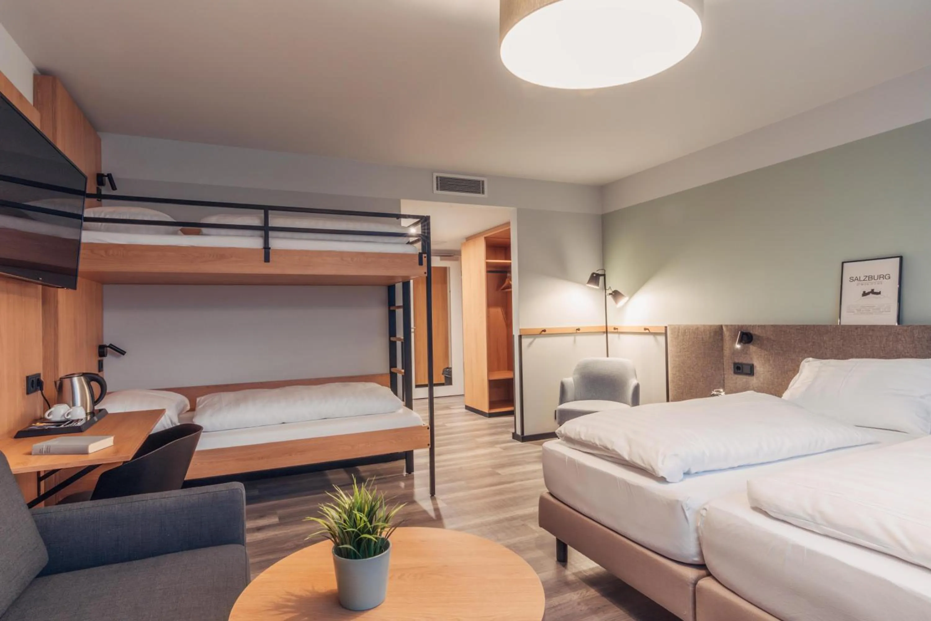 Photo of the whole room, Bed in harry's home Salzburg