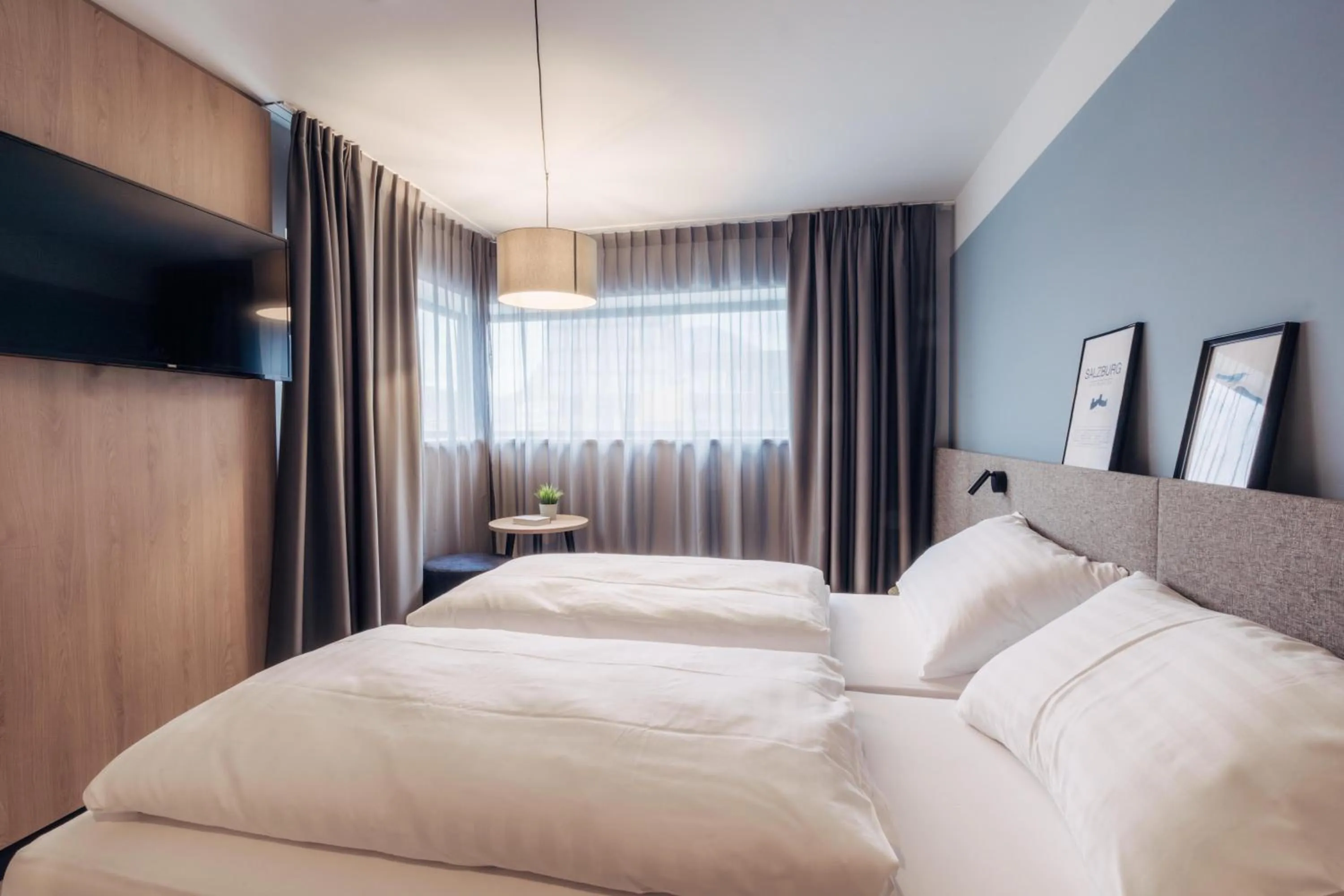 Photo of the whole room, Bed in harry's home Salzburg