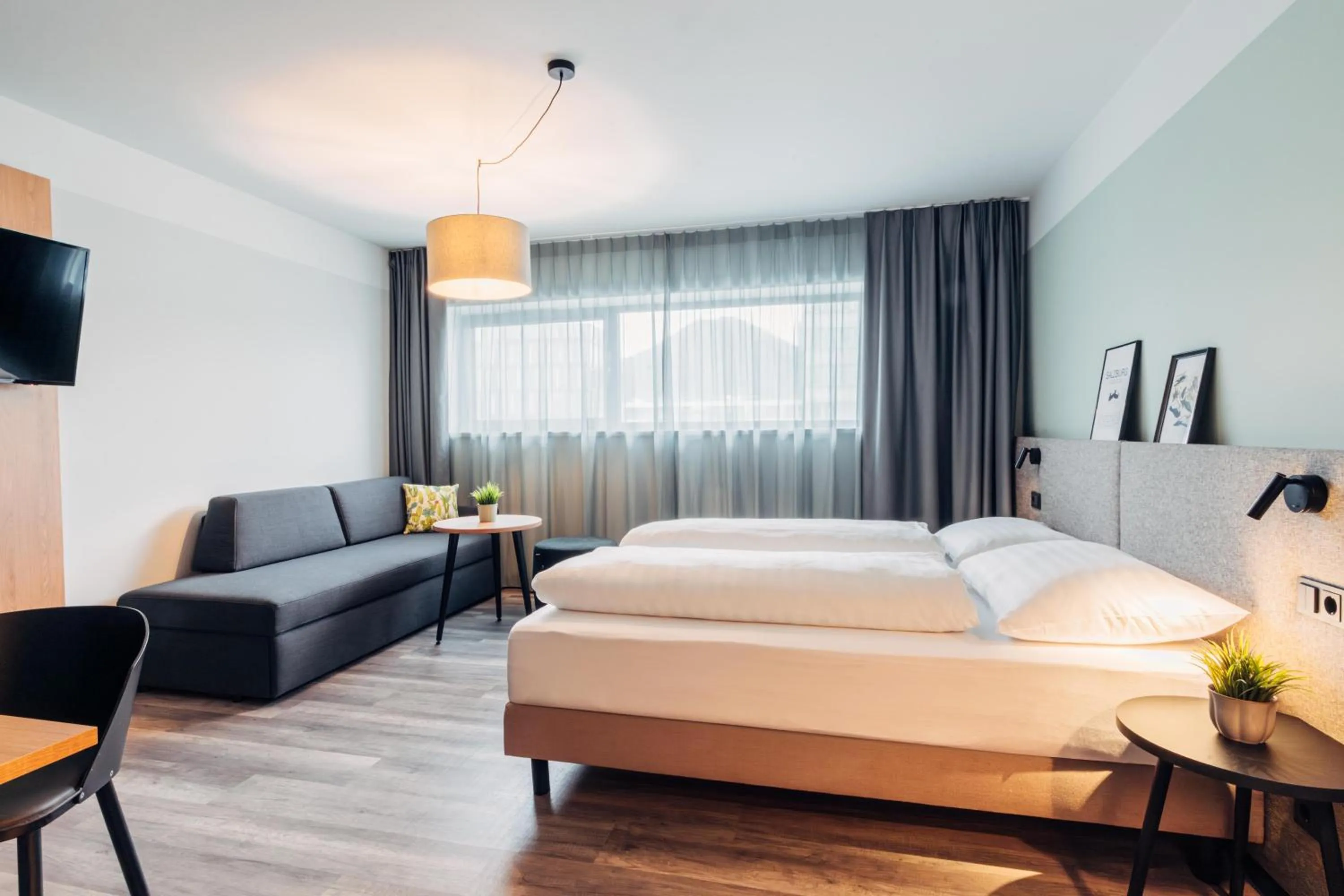 Photo of the whole room, Bed in harry's home Salzburg