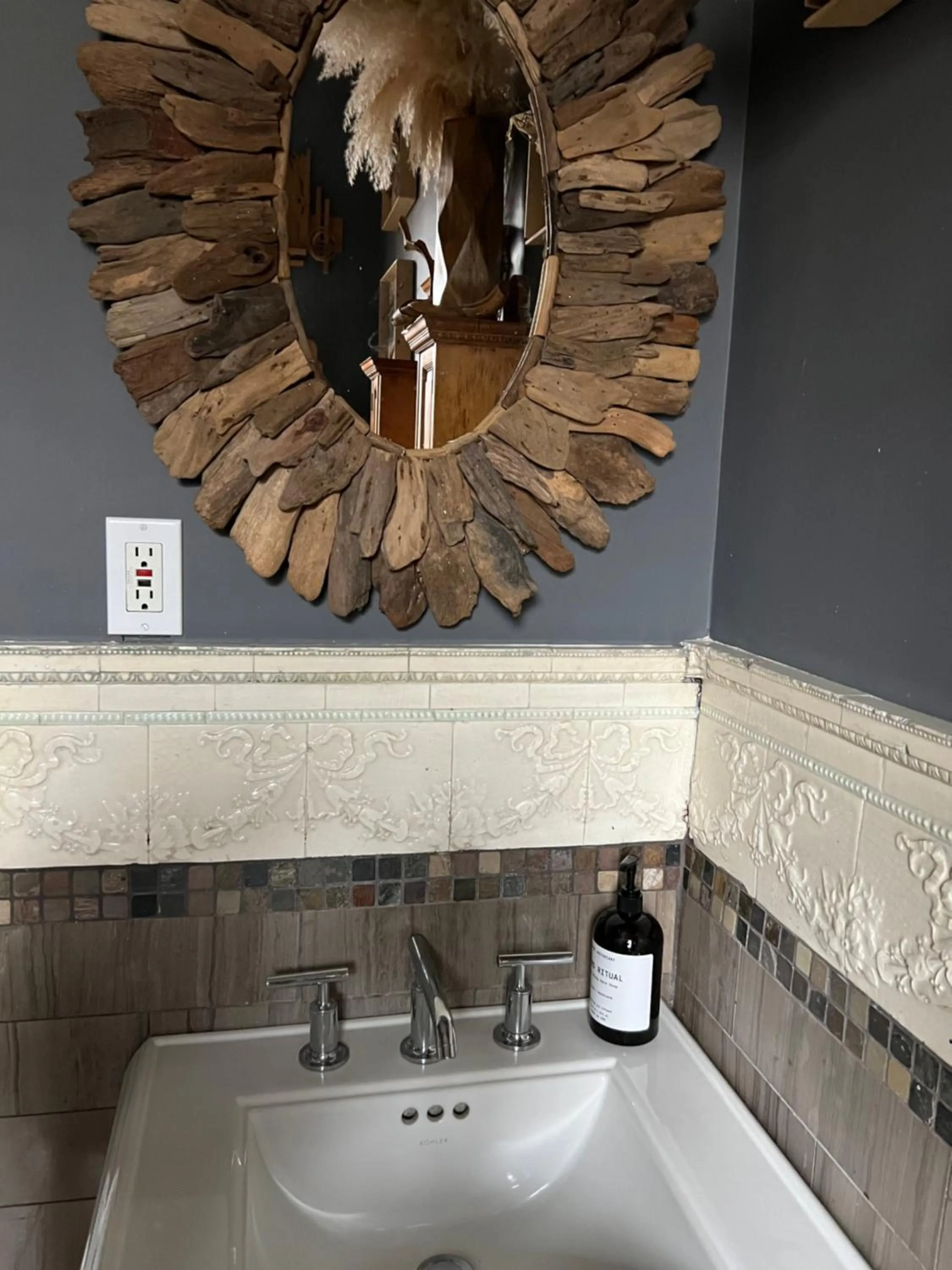 Bathroom in Soul Food 'Mont Morris'