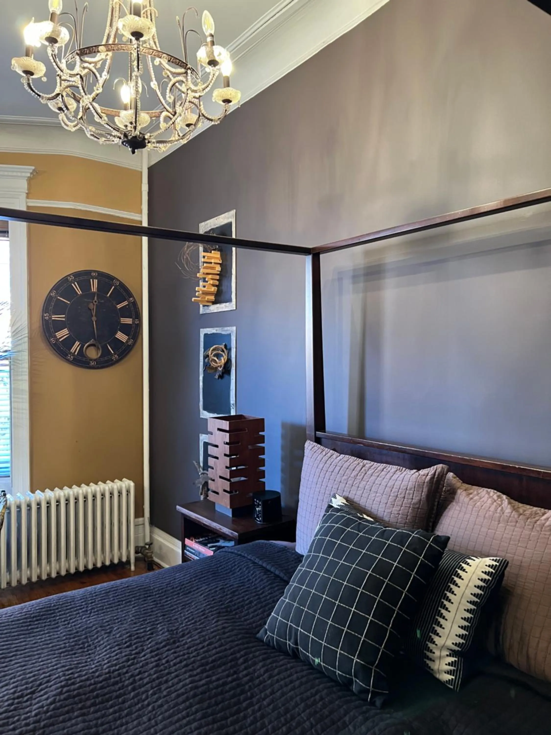 Bedroom, Bed in Soul Food 'Mont Morris'