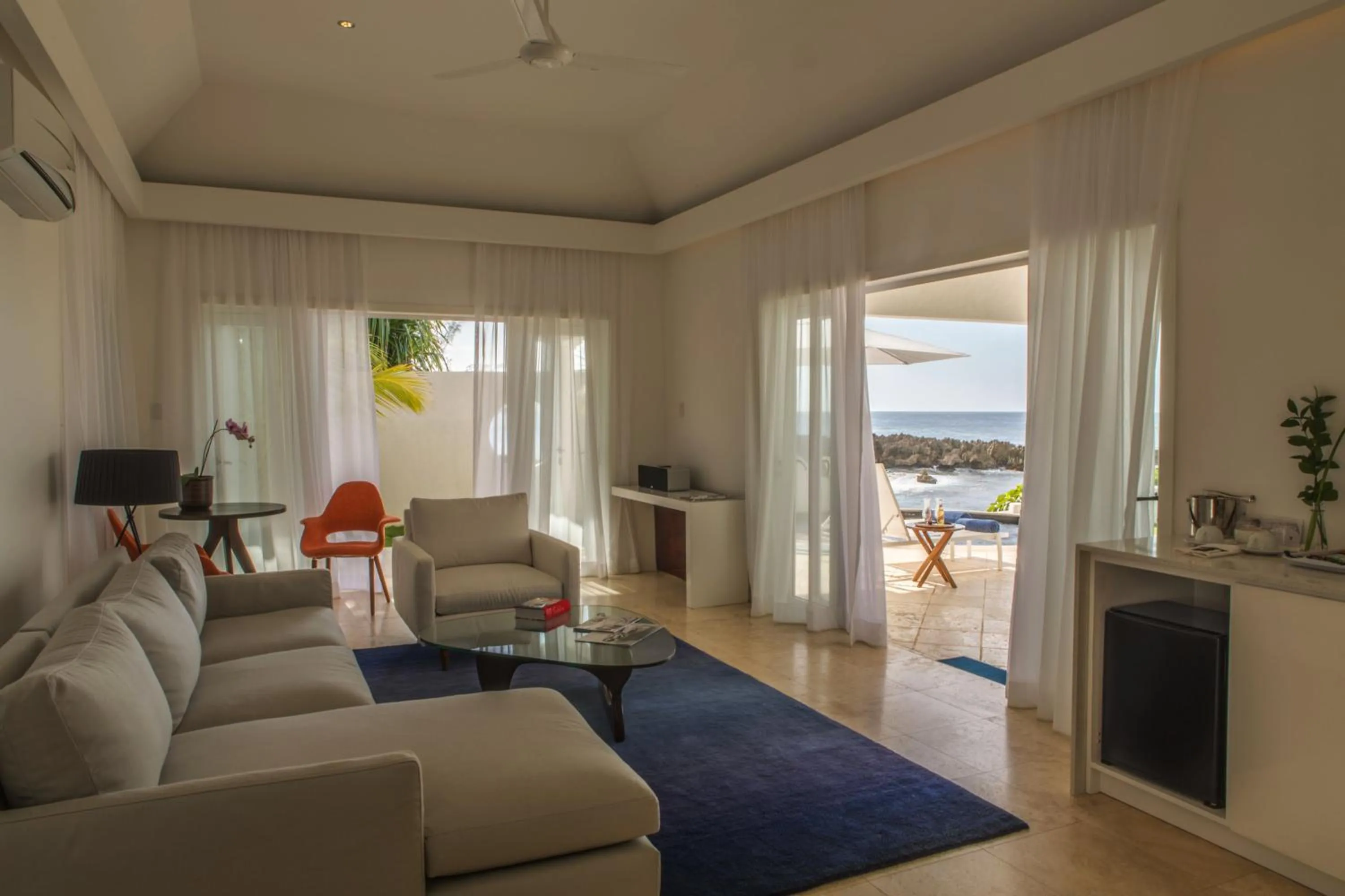 Living room in The Trident Hotel