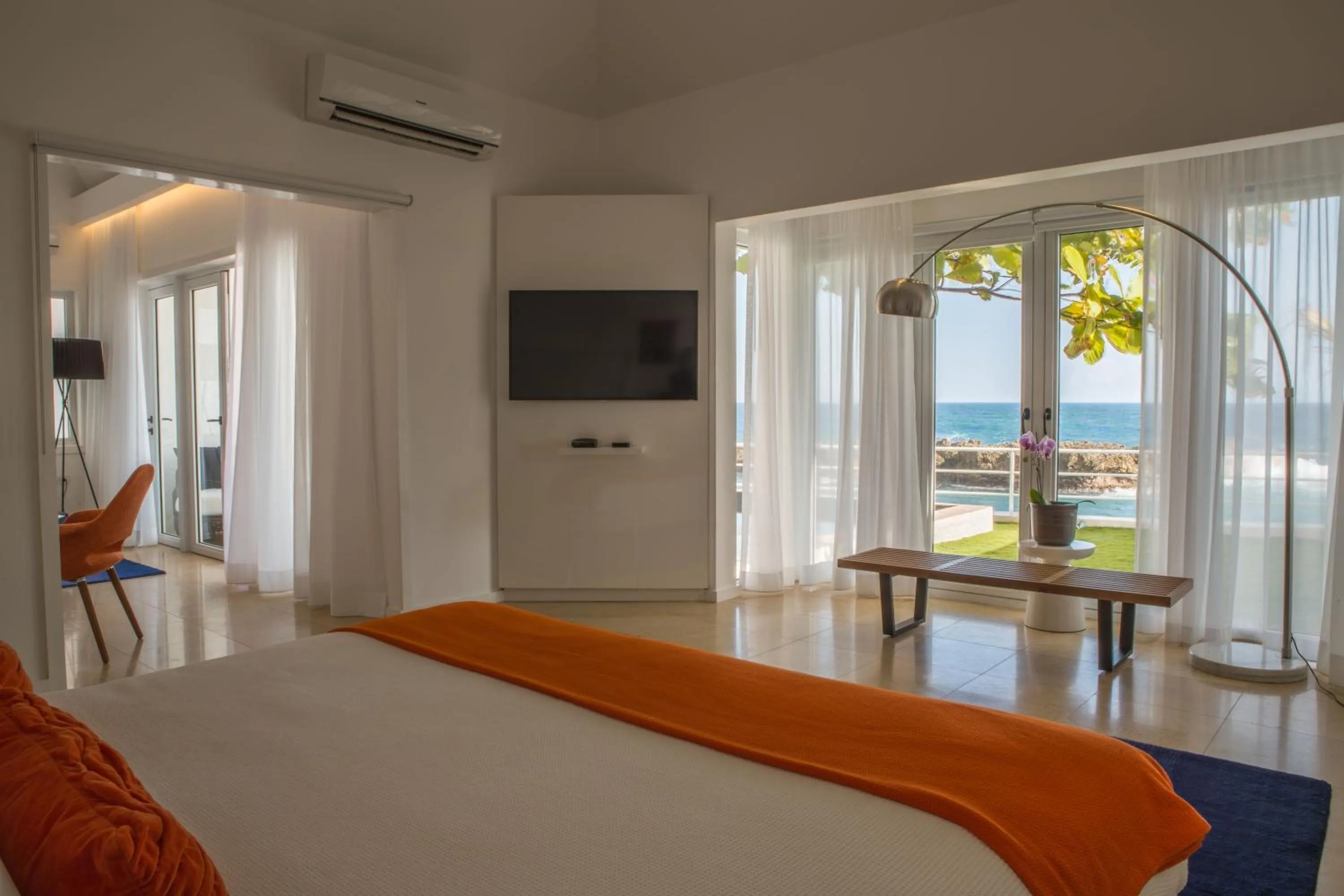 Bedroom, Bed in The Trident Hotel