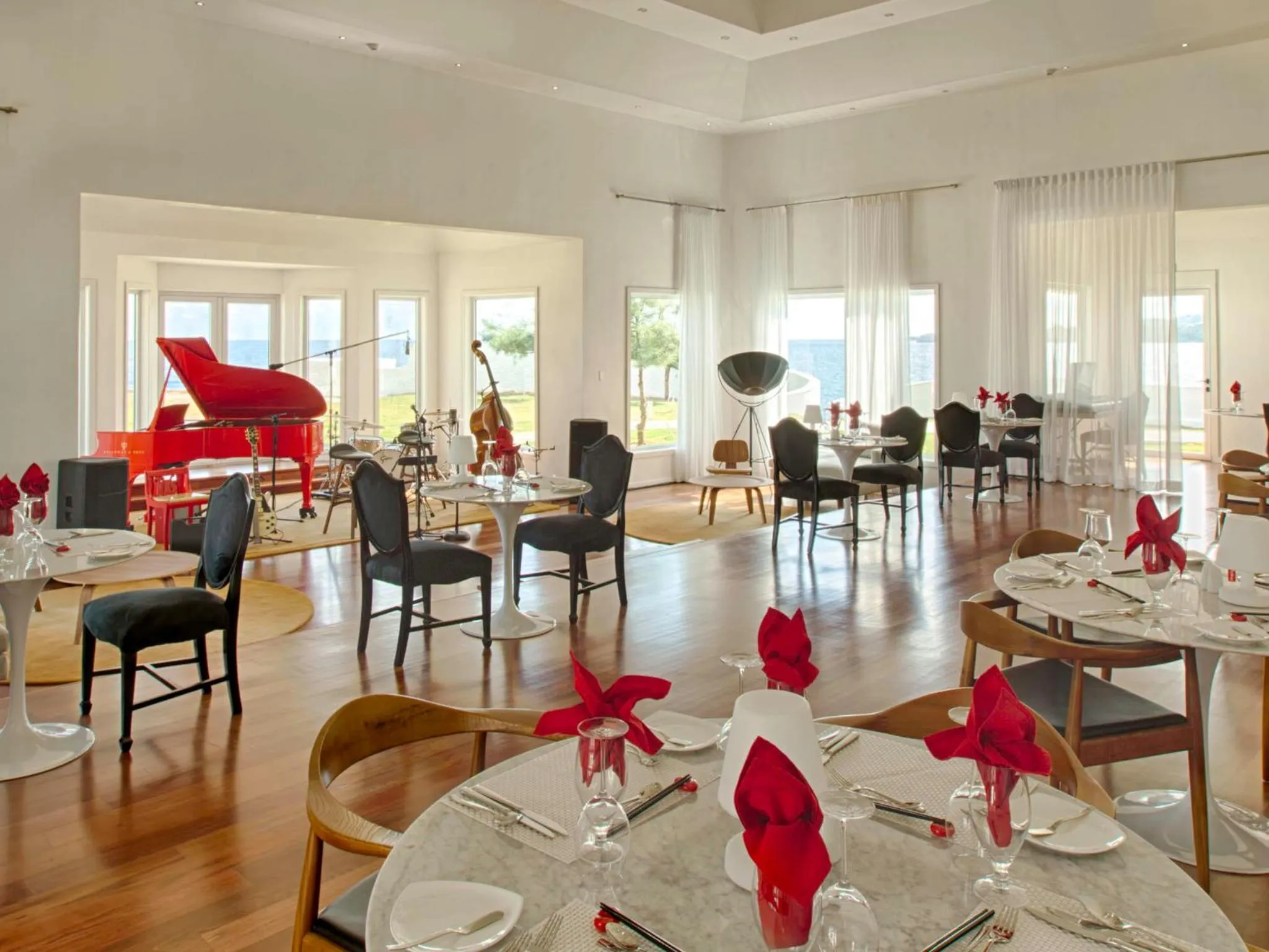 Restaurant/places to eat in The Trident Hotel